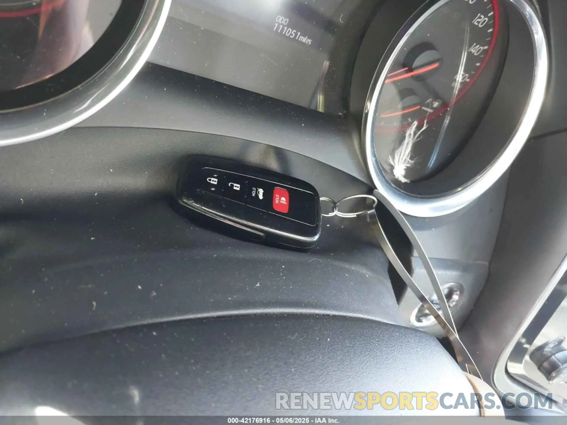 11 Photograph of a damaged car 4T1B61HK5KU788378 TOYOTA CAMRY 2019