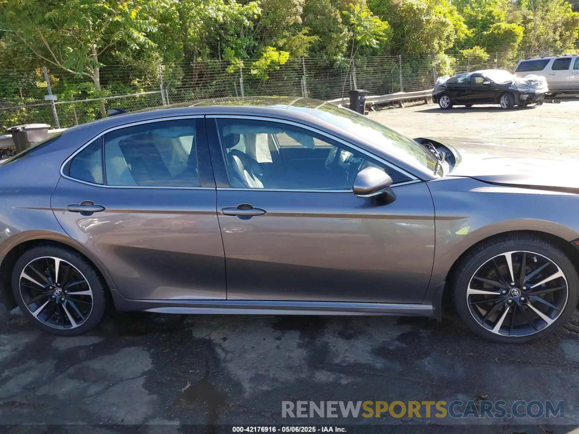 13 Photograph of a damaged car 4T1B61HK5KU788378 TOYOTA CAMRY 2019