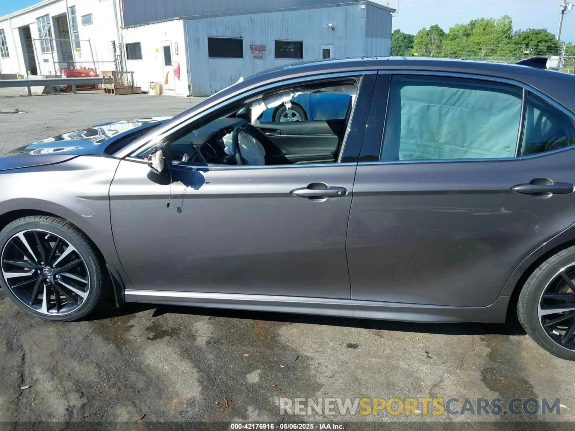 14 Photograph of a damaged car 4T1B61HK5KU788378 TOYOTA CAMRY 2019
