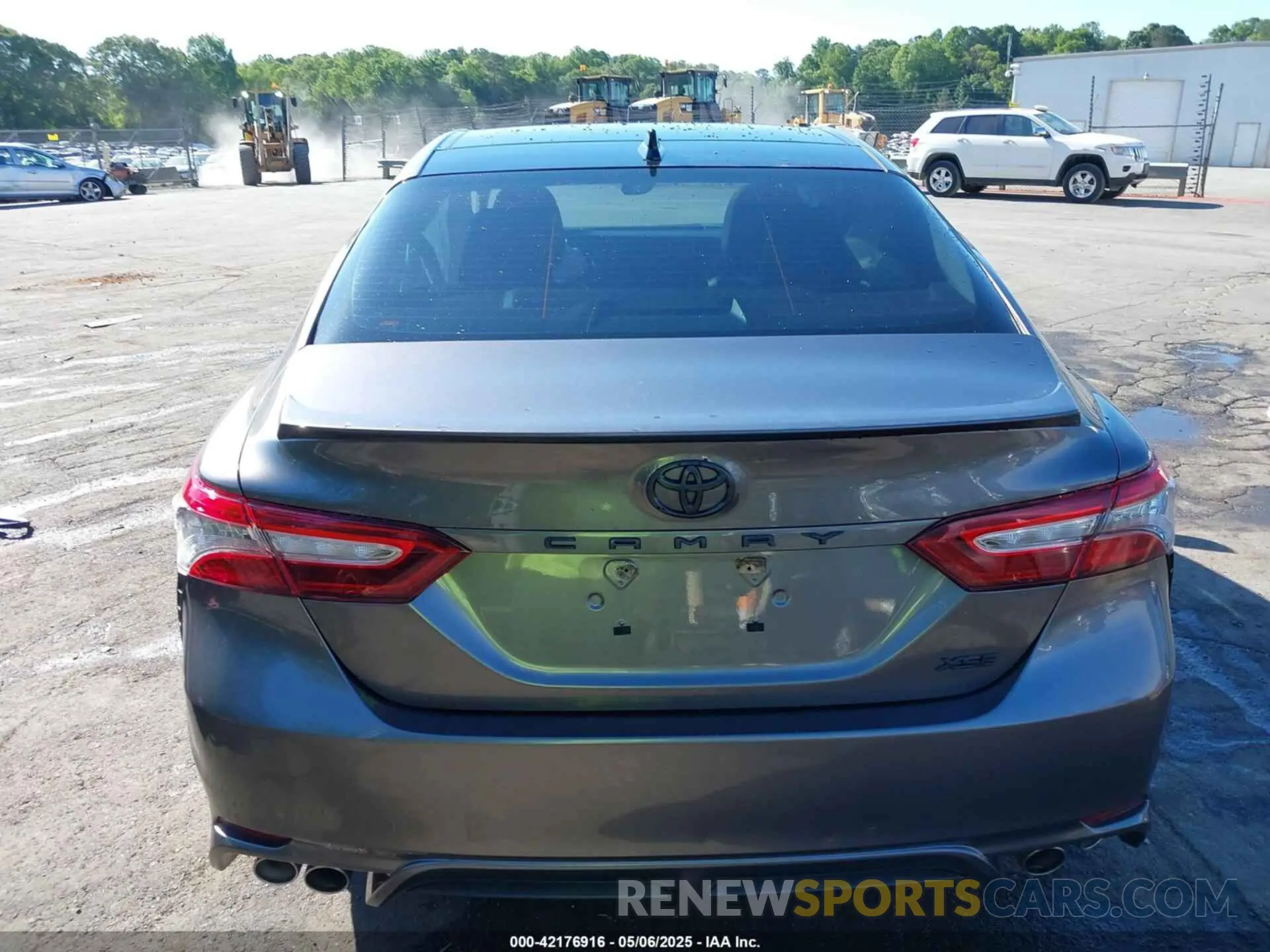 16 Photograph of a damaged car 4T1B61HK5KU788378 TOYOTA CAMRY 2019
