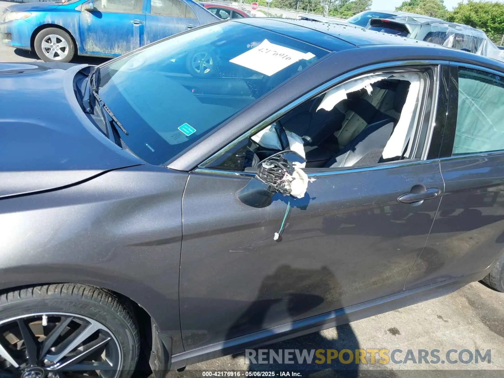 17 Photograph of a damaged car 4T1B61HK5KU788378 TOYOTA CAMRY 2019