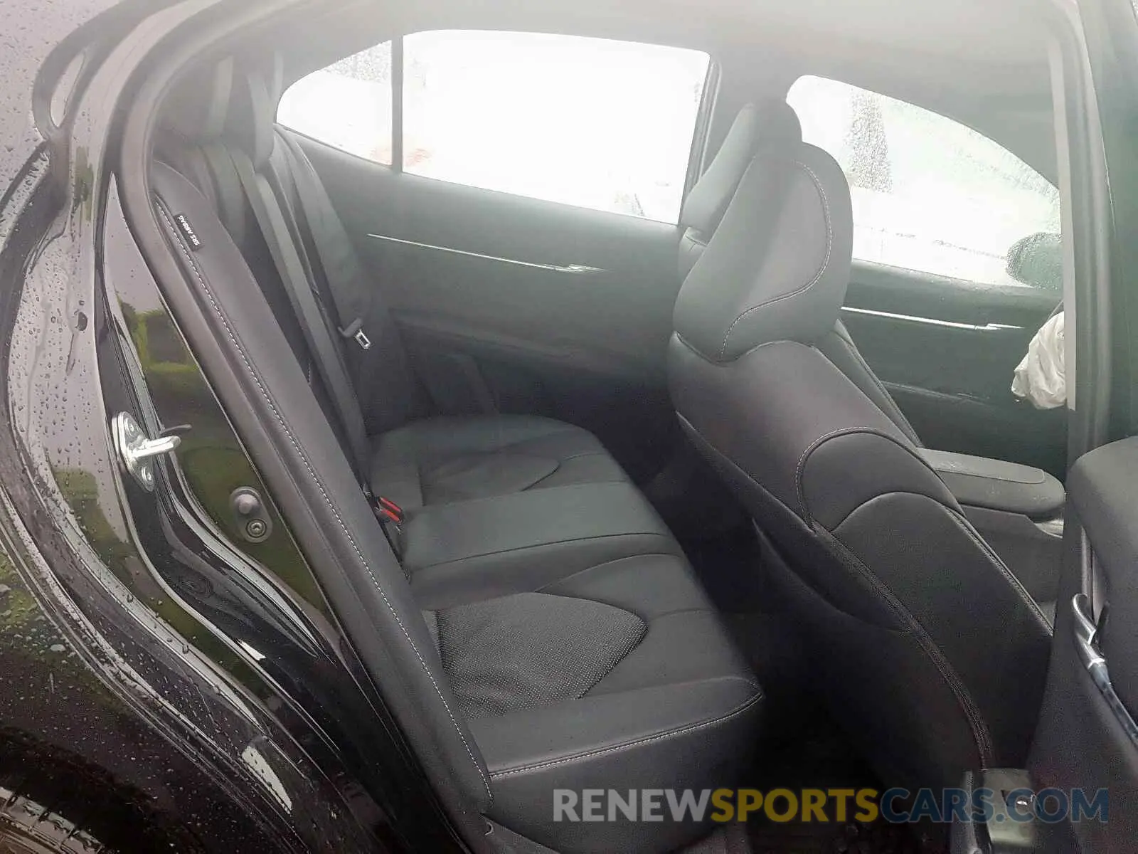 6 Photograph of a damaged car 4T1B61HK5KU808581 TOYOTA CAMRY 2019
