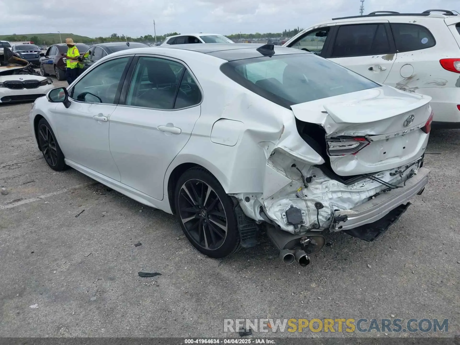 3 Photograph of a damaged car 4T1B61HK5KU813375 TOYOTA CAMRY 2019