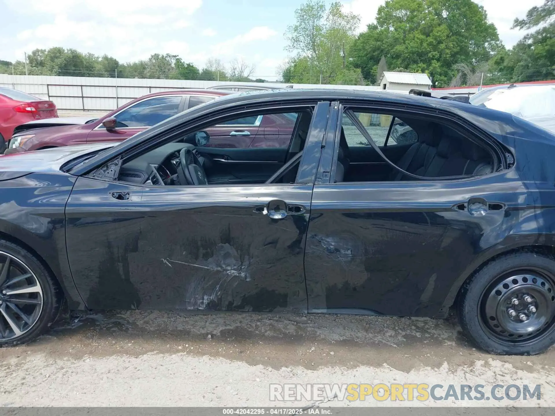 15 Photograph of a damaged car 4T1B61HK5KU851365 TOYOTA CAMRY 2019