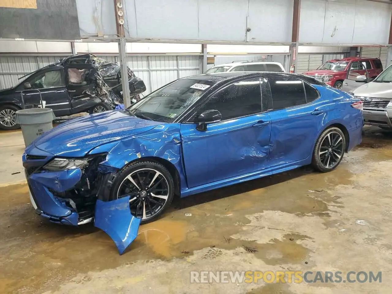 1 Photograph of a damaged car 4T1B61HK6KU198304 TOYOTA CAMRY 2019