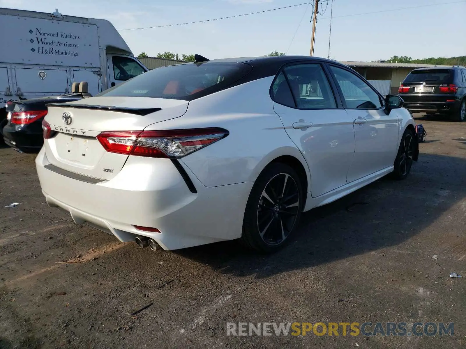 4 Photograph of a damaged car 4T1B61HK6KU225940 TOYOTA CAMRY 2019