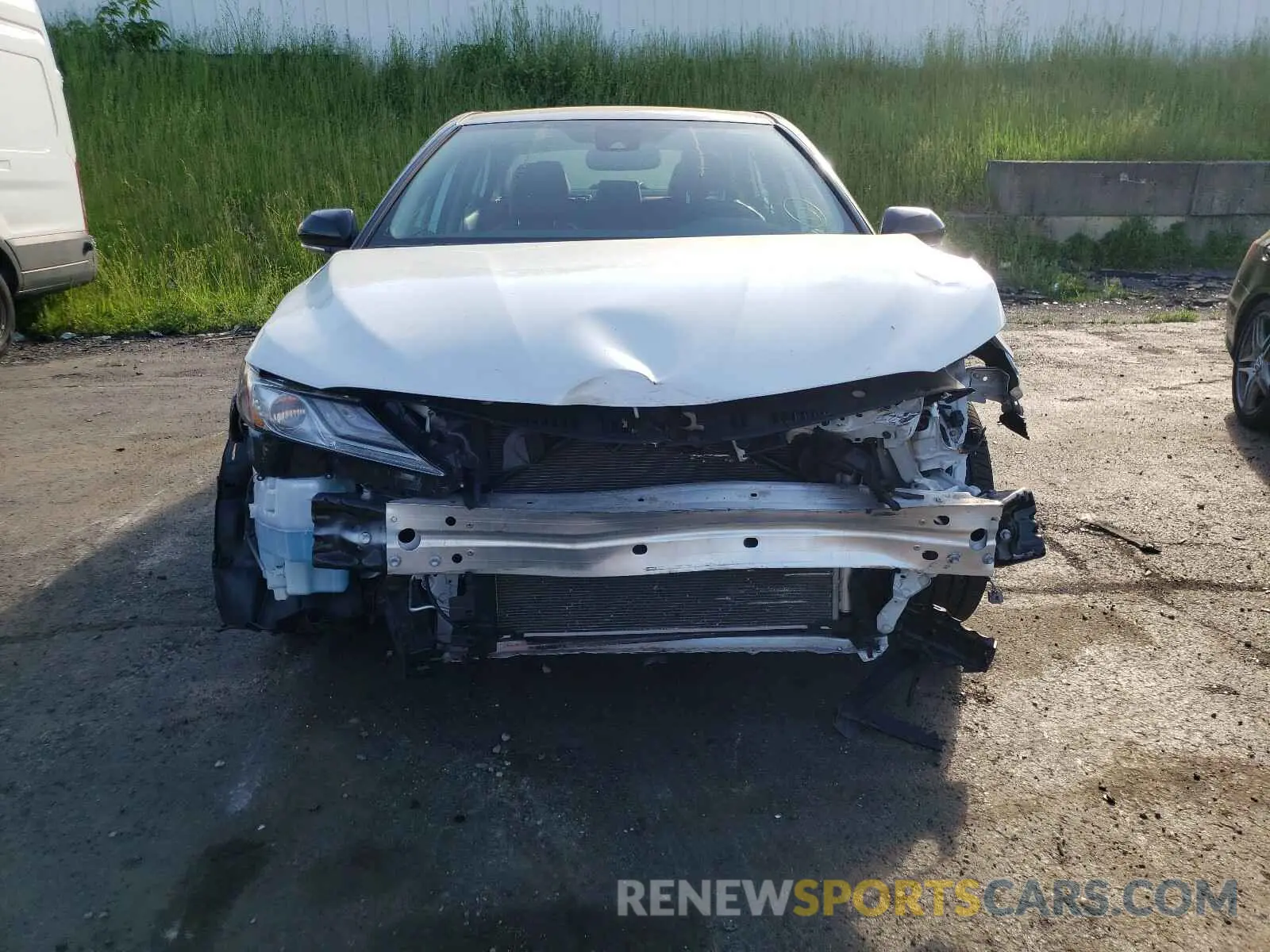 9 Photograph of a damaged car 4T1B61HK6KU225940 TOYOTA CAMRY 2019