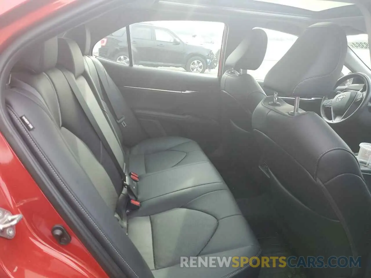 10 Photograph of a damaged car 4T1B61HK6KU285832 TOYOTA CAMRY 2019