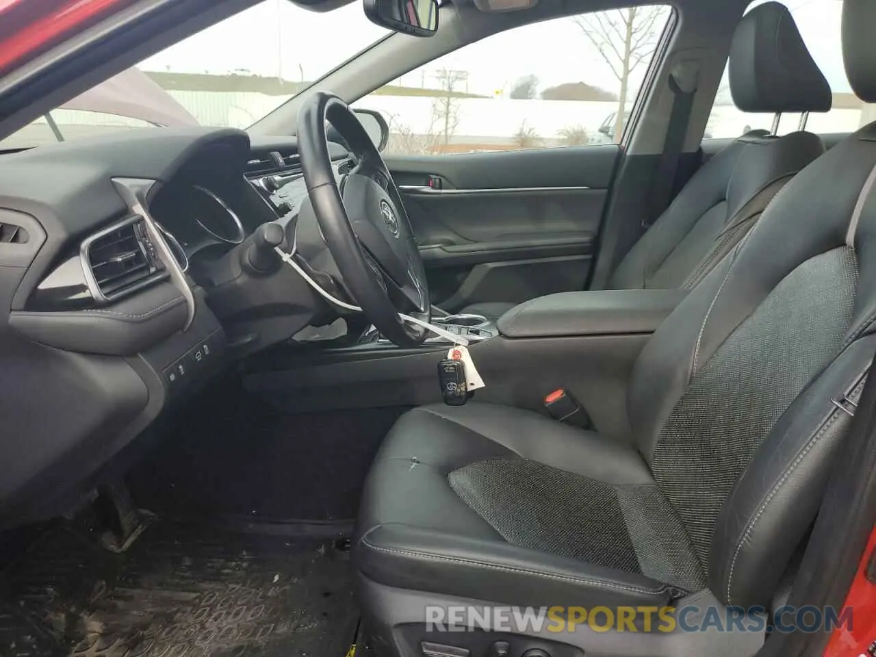 7 Photograph of a damaged car 4T1B61HK6KU285832 TOYOTA CAMRY 2019