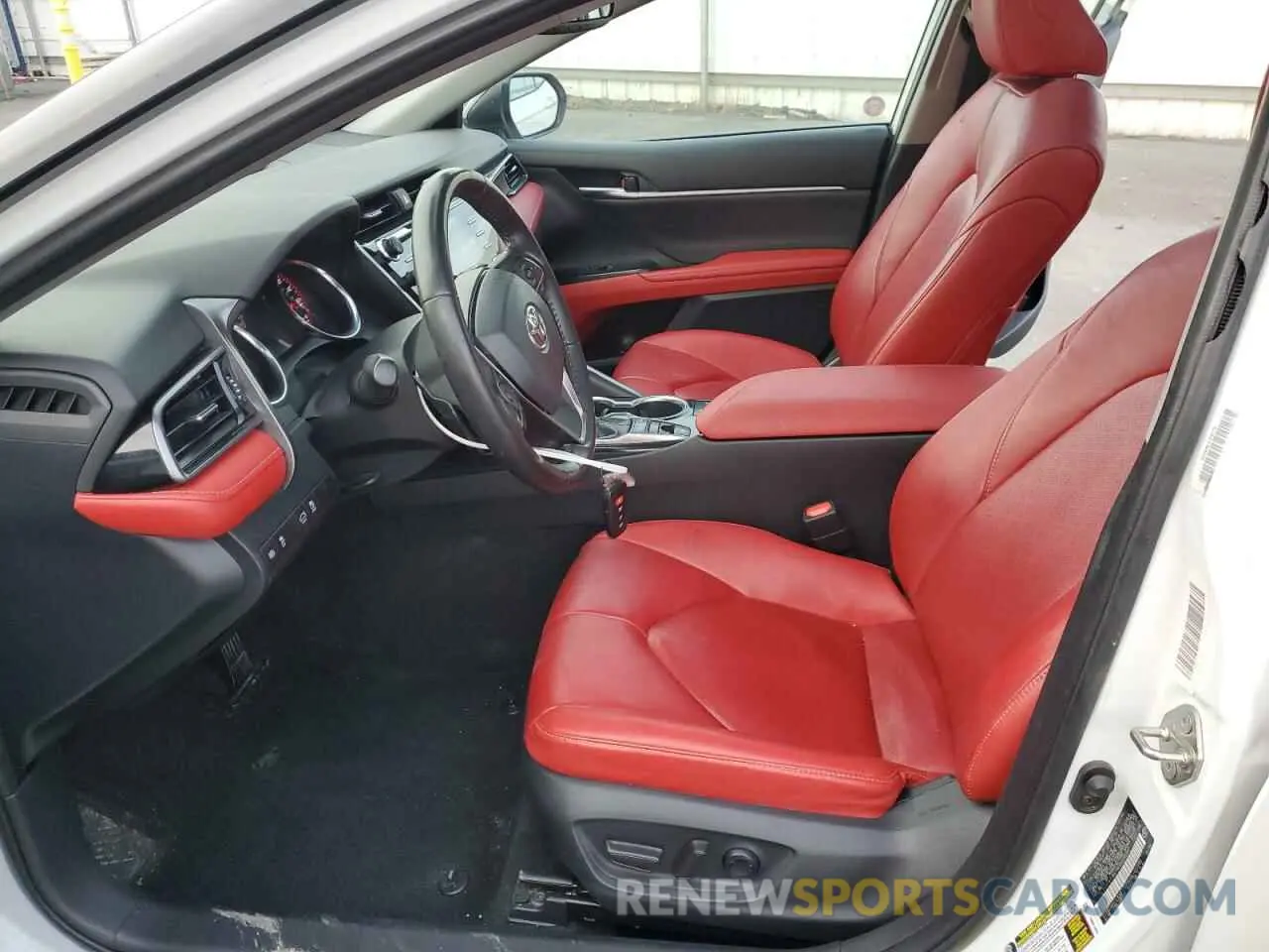 7 Photograph of a damaged car 4T1B61HK6KU295597 TOYOTA CAMRY 2019
