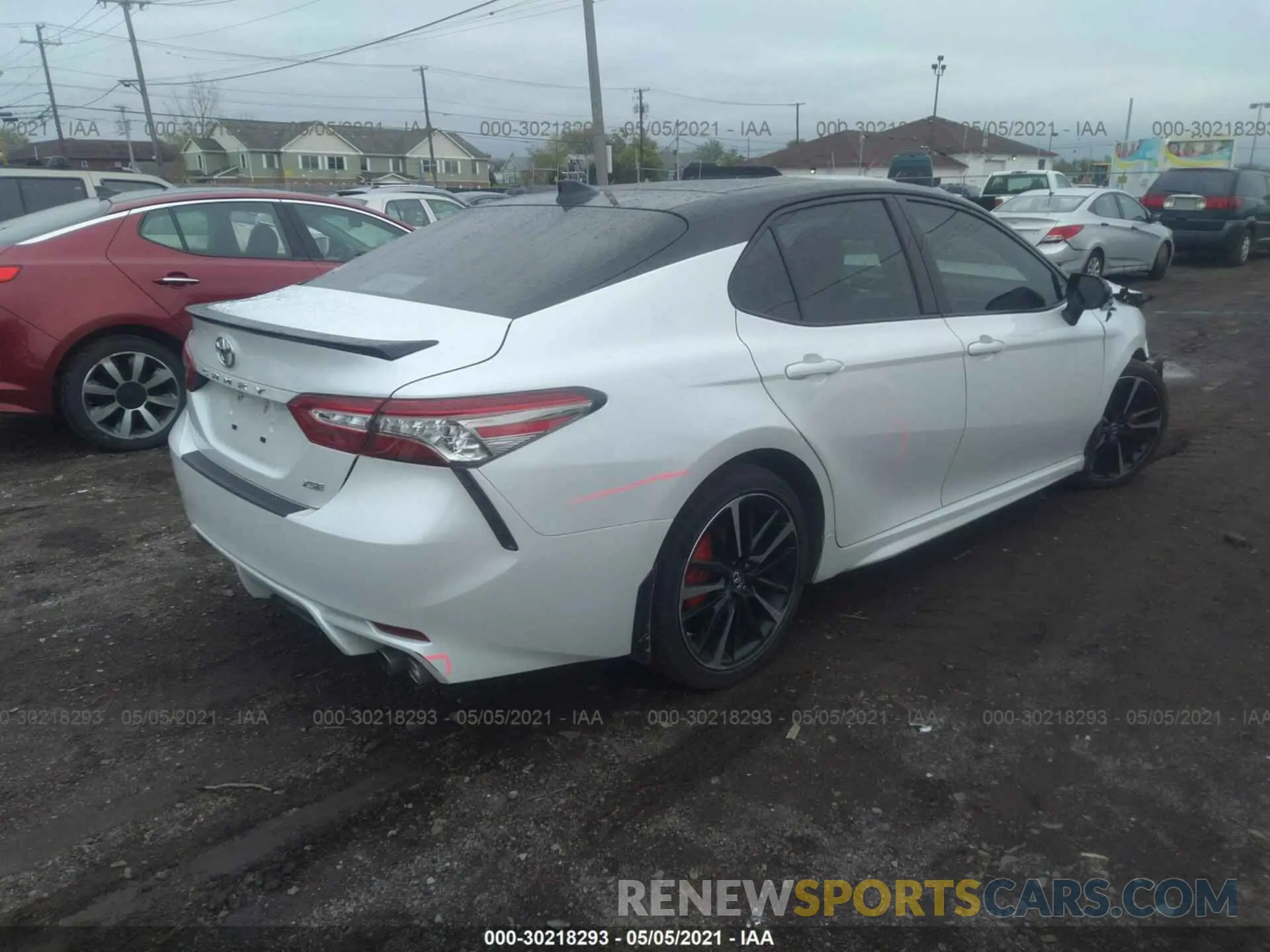 4 Photograph of a damaged car 4T1B61HK6KU299763 TOYOTA CAMRY 2019