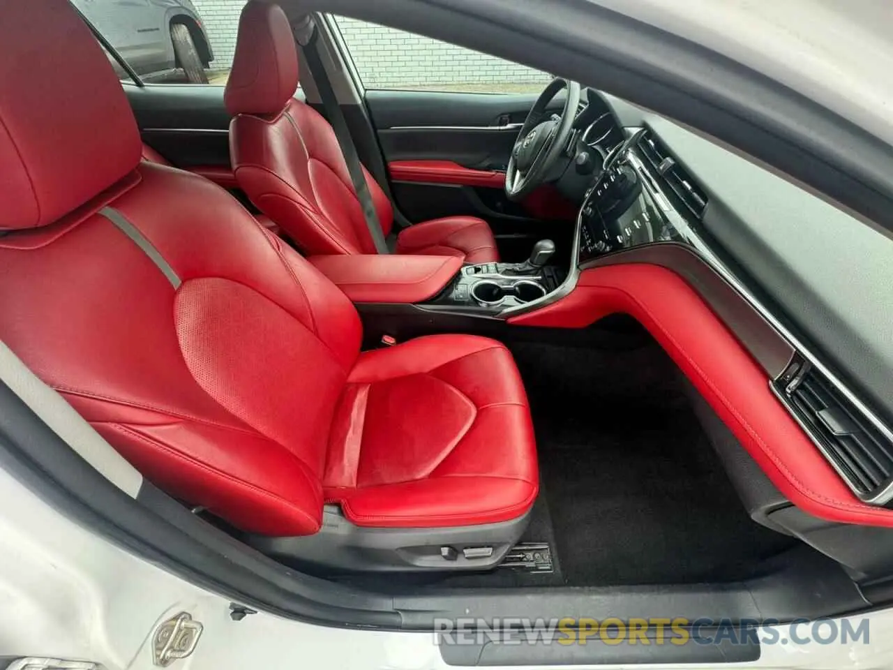 5 Photograph of a damaged car 4T1B61HK7K7048070 TOYOTA CAMRY 2019