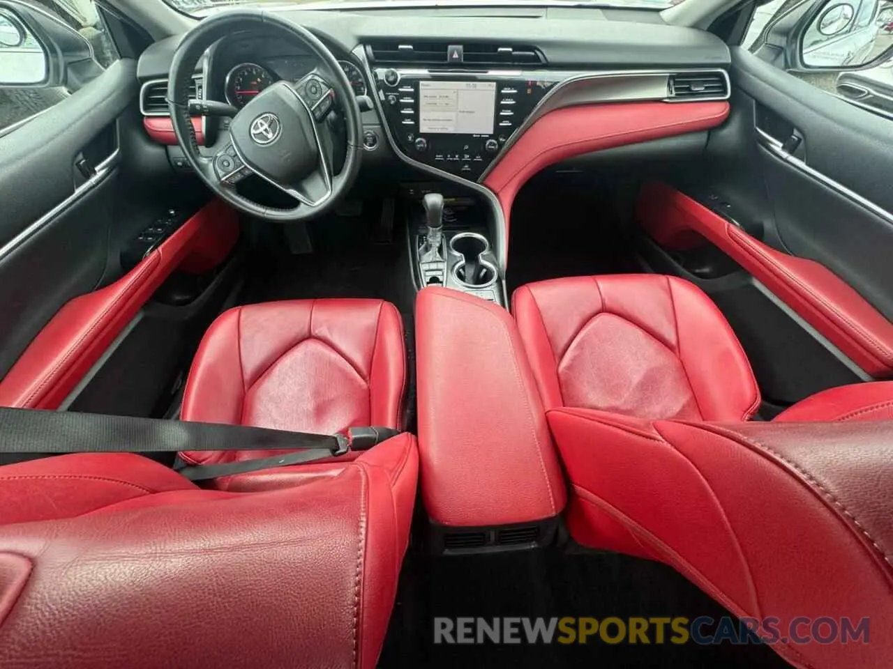 9 Photograph of a damaged car 4T1B61HK7K7048070 TOYOTA CAMRY 2019