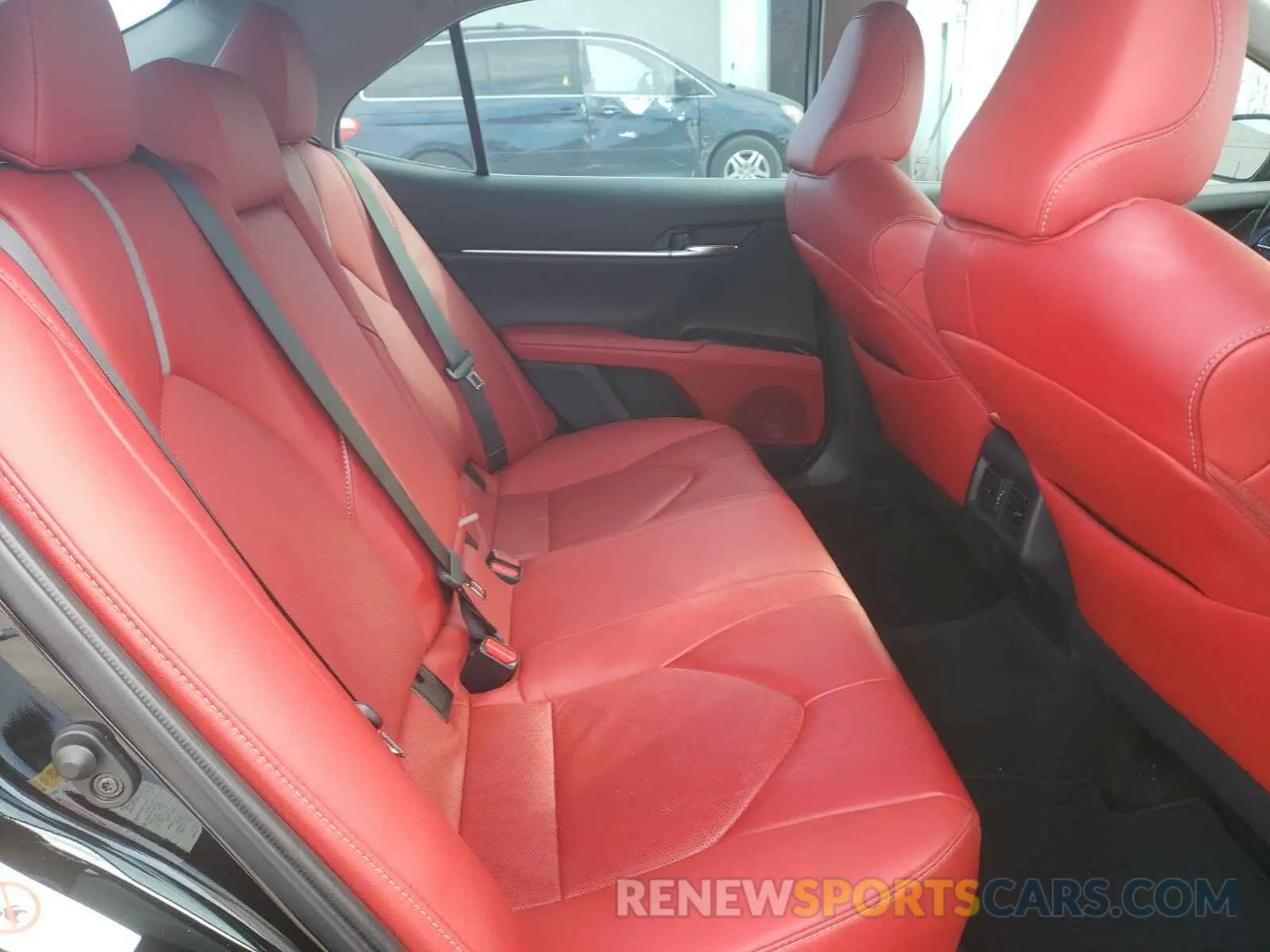 6 Photograph of a damaged car 4T1B61HK7KU180054 TOYOTA CAMRY 2019