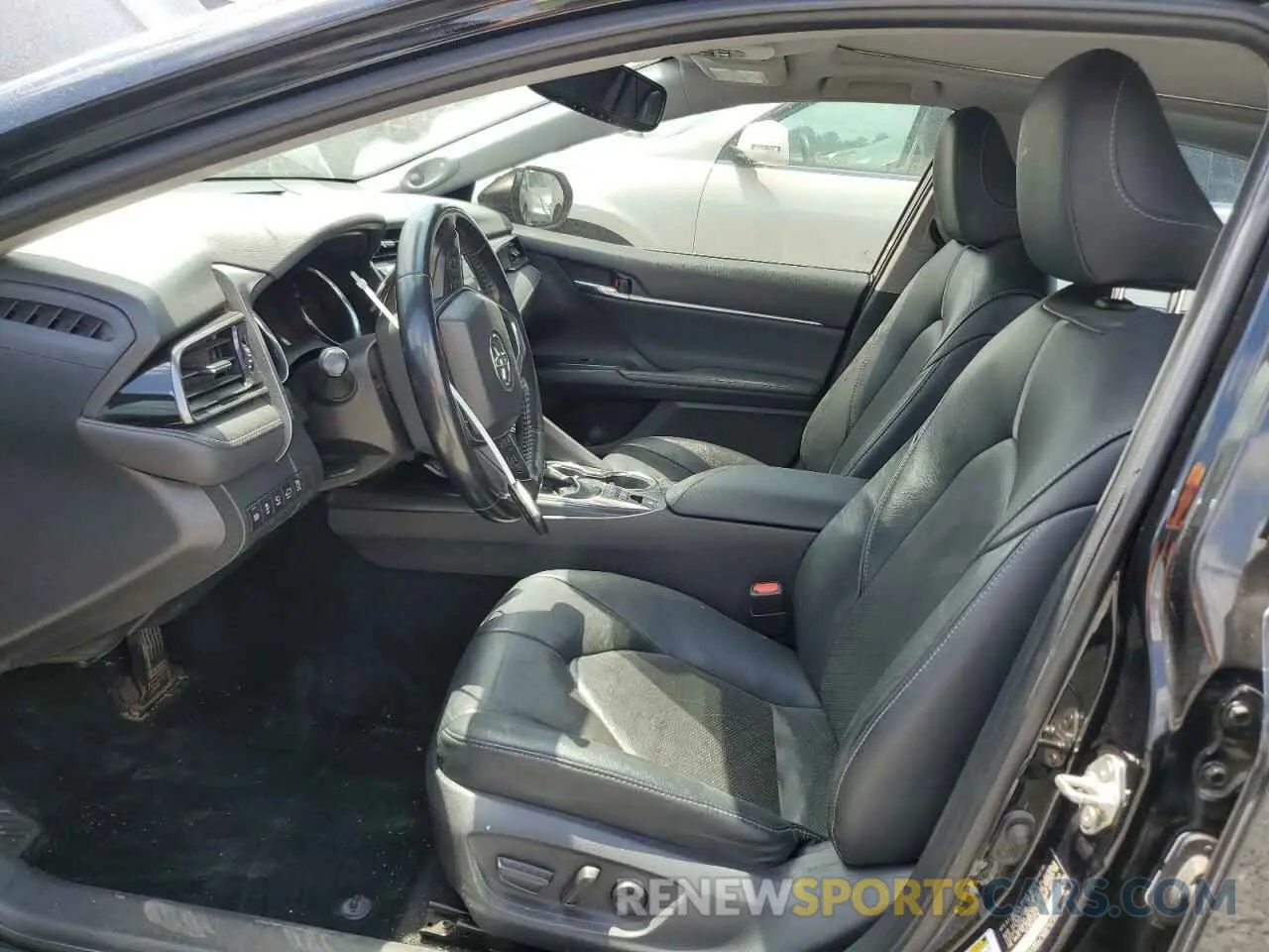 7 Photograph of a damaged car 4T1B61HK7KU185920 TOYOTA CAMRY 2019