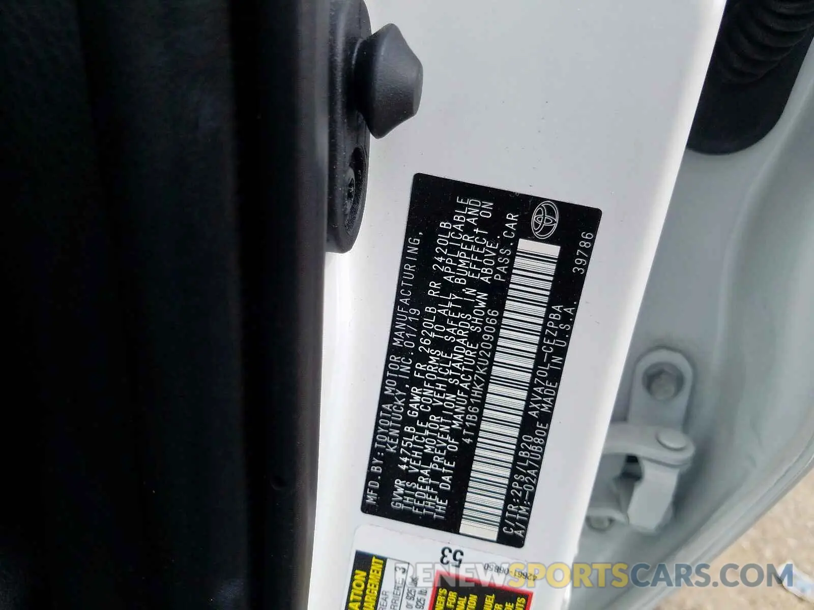 10 Photograph of a damaged car 4T1B61HK7KU209066 TOYOTA CAMRY 2019