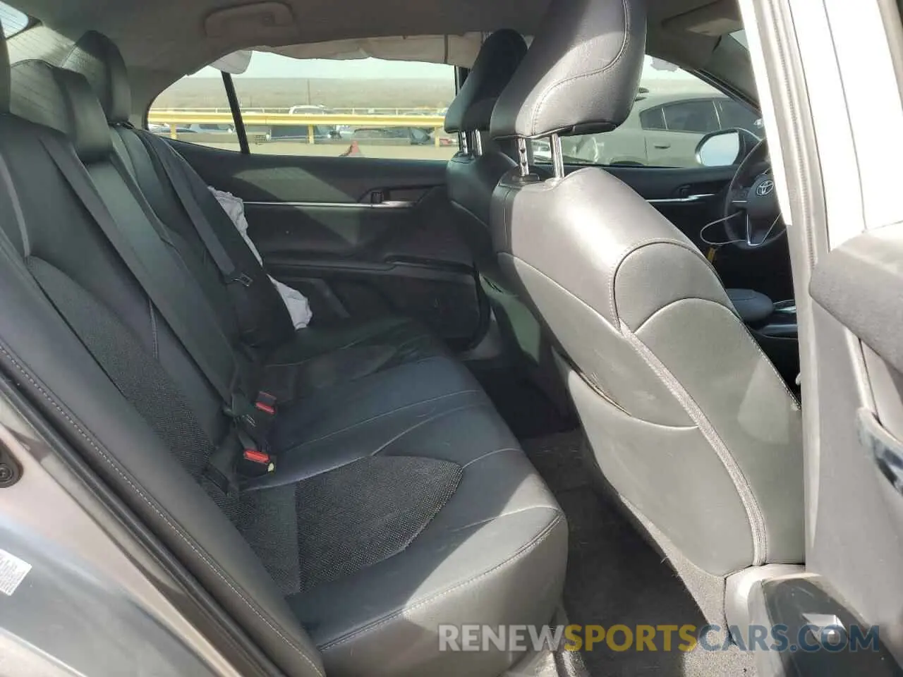 10 Photograph of a damaged car 4T1B61HK7KU212534 TOYOTA CAMRY 2019