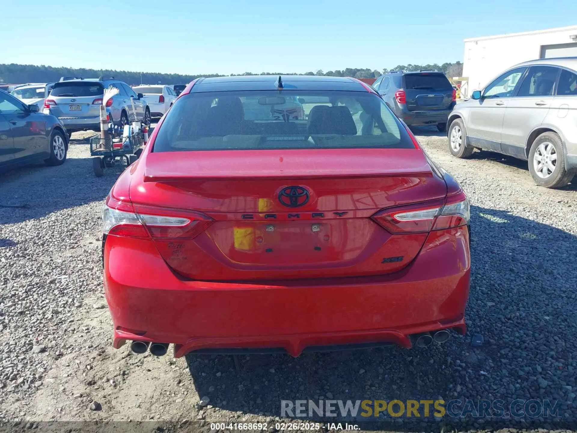 16 Photograph of a damaged car 4T1B61HK7KU252273 TOYOTA CAMRY 2019
