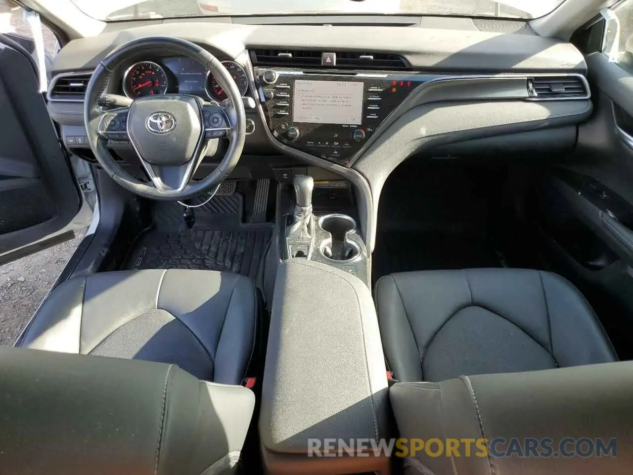 8 Photograph of a damaged car 4T1B61HK7KU297214 TOYOTA CAMRY 2019