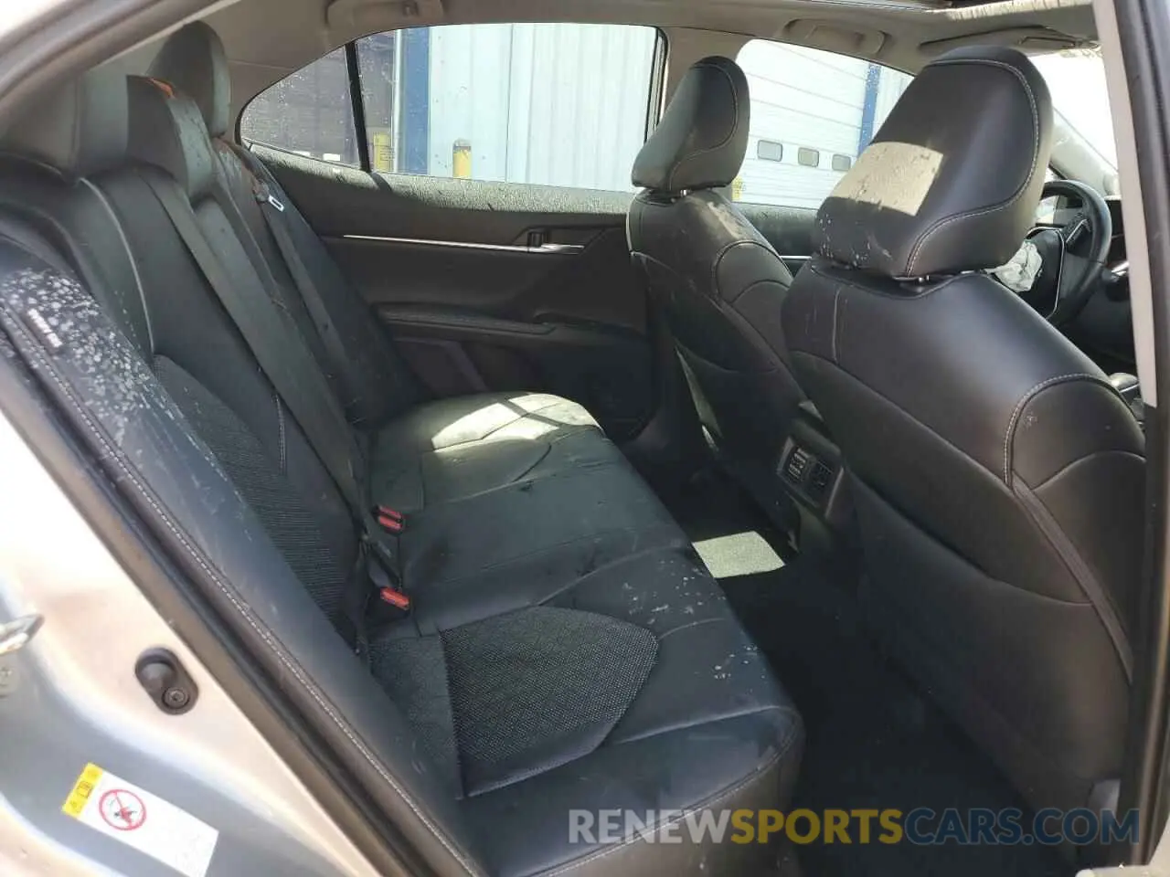 10 Photograph of a damaged car 4T1B61HK7KU712239 TOYOTA CAMRY 2019