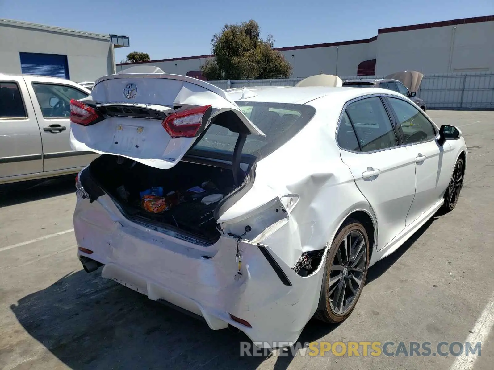 4 Photograph of a damaged car 4T1B61HK7KU737447 TOYOTA CAMRY 2019