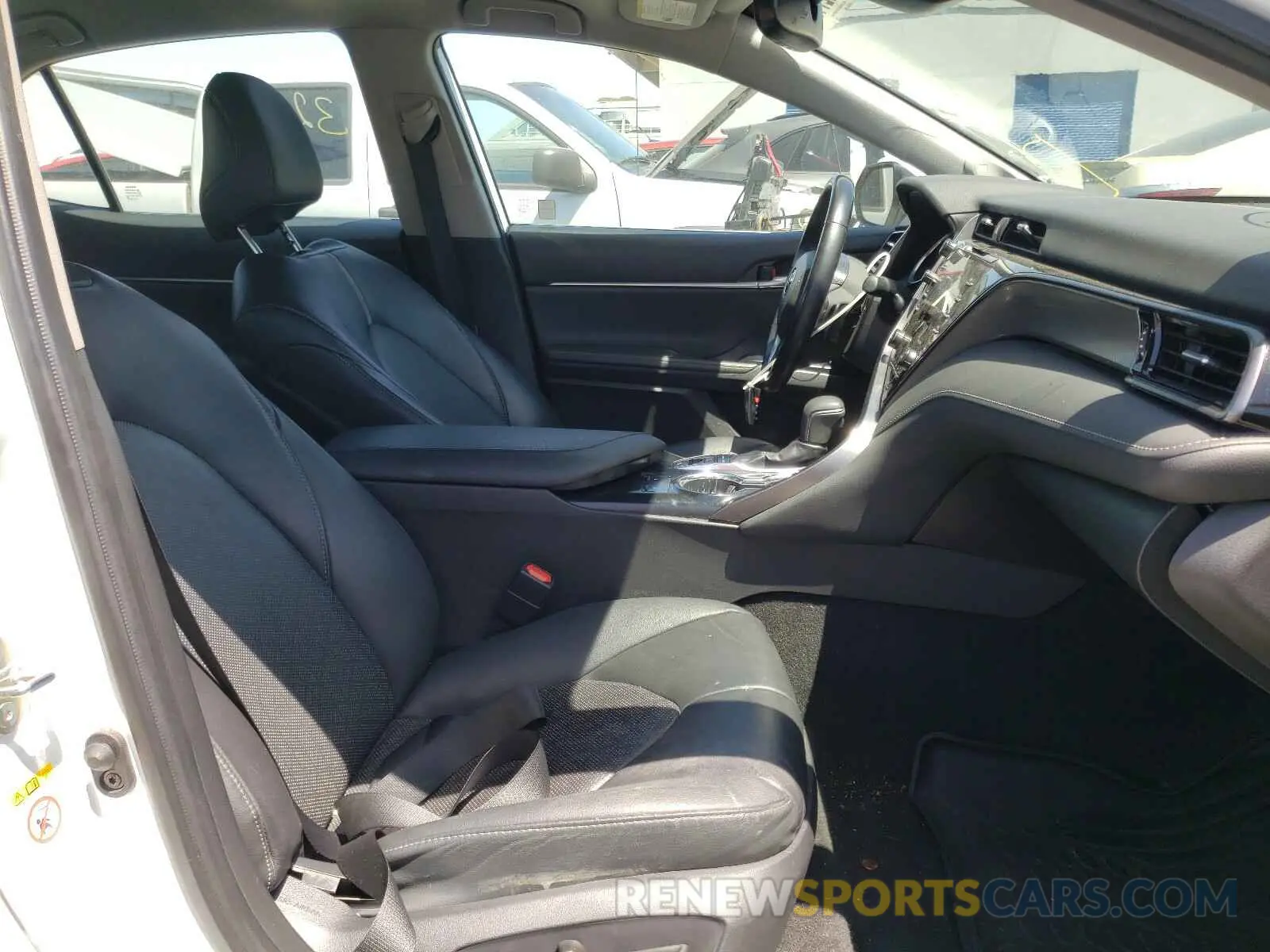 5 Photograph of a damaged car 4T1B61HK7KU737447 TOYOTA CAMRY 2019