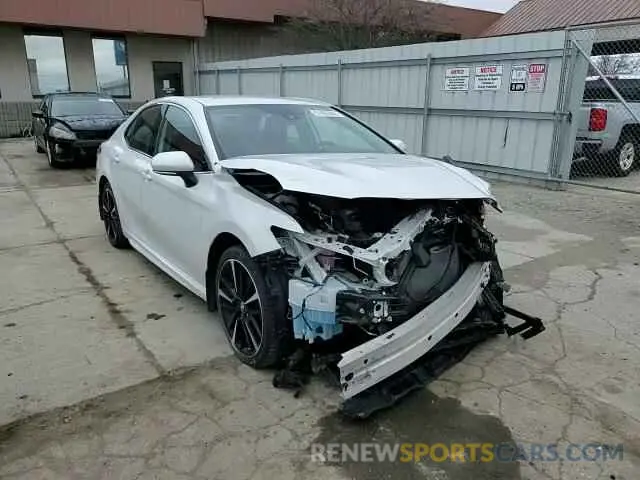 10 Photograph of a damaged car 4T1B61HK7KU783165 TOYOTA CAMRY 2019