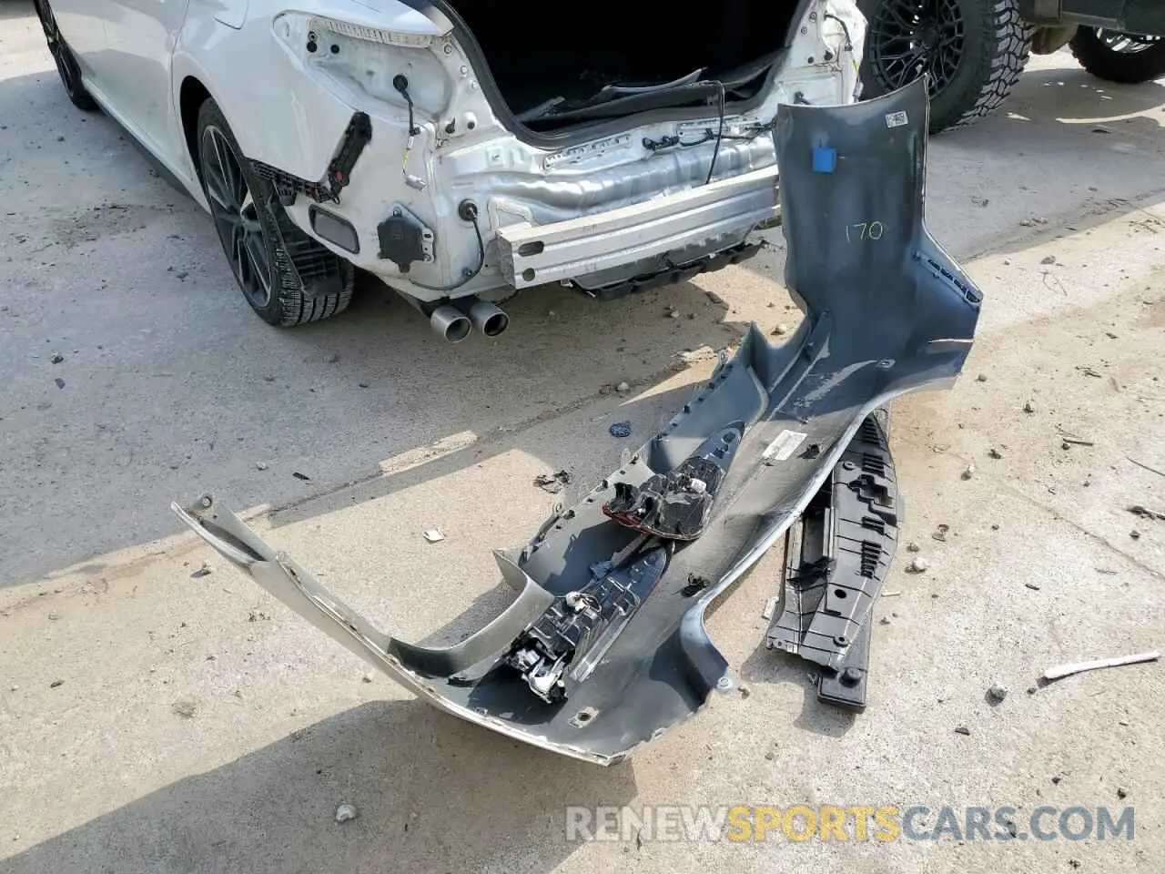 12 Photograph of a damaged car 4T1B61HK8KU168236 TOYOTA CAMRY 2019