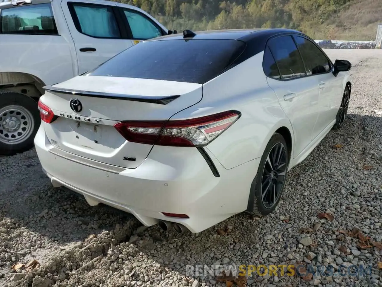 4 Photograph of a damaged car 4T1B61HK8KU194416 TOYOTA CAMRY 2019