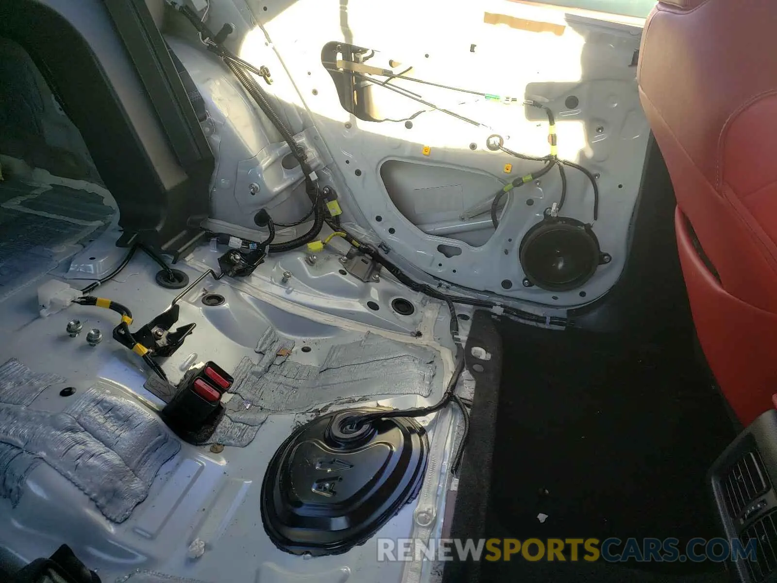 9 Photograph of a damaged car 4T1B61HK8KU201638 TOYOTA CAMRY 2019