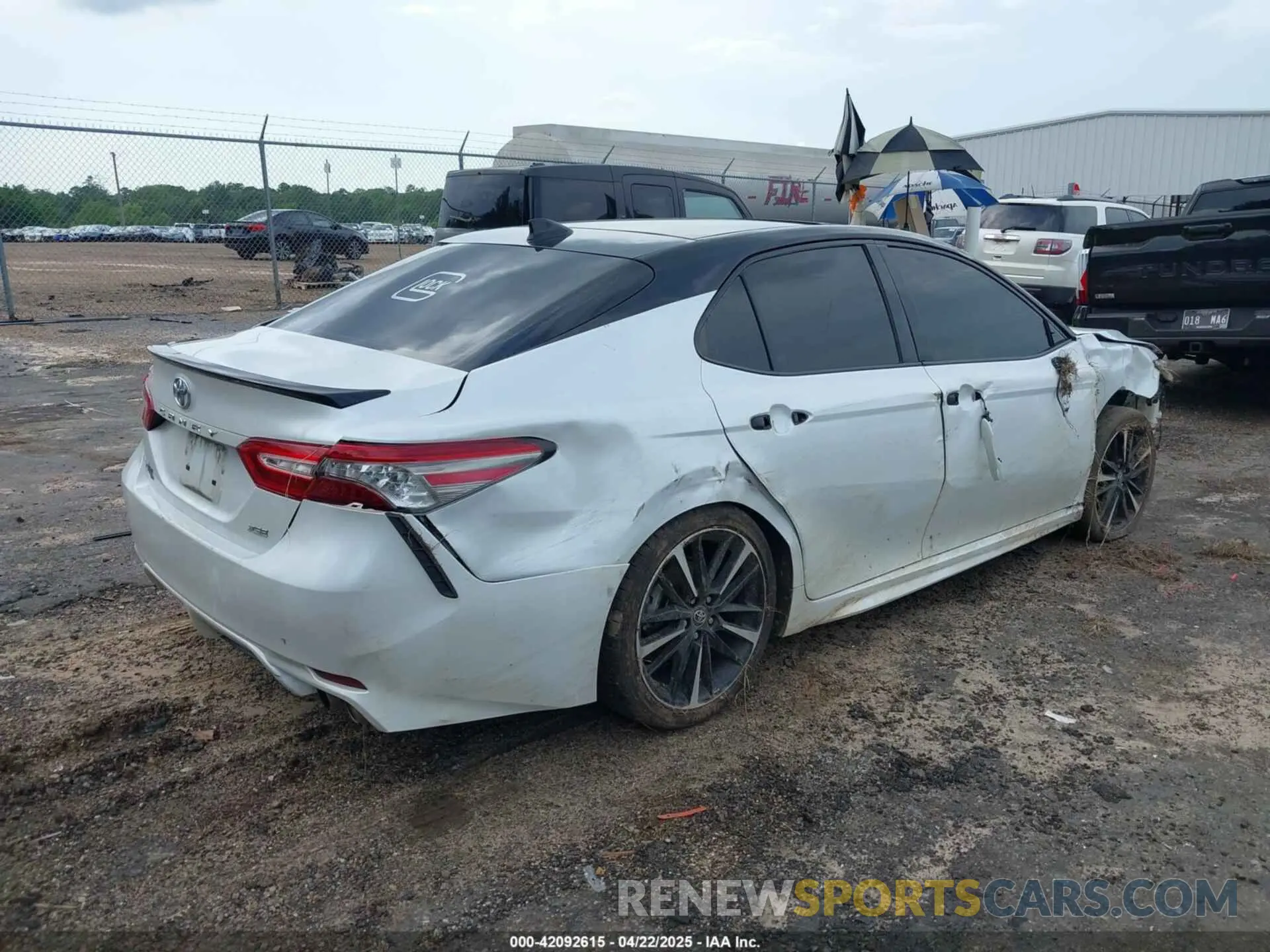 4 Photograph of a damaged car 4T1B61HK8KU295536 TOYOTA CAMRY 2019