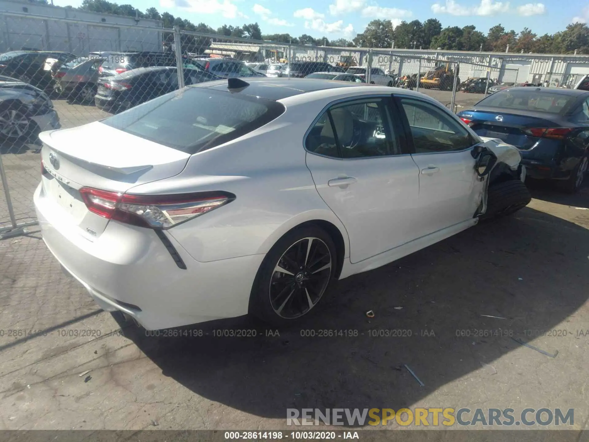 4 Photograph of a damaged car 4T1B61HK8KU691594 TOYOTA CAMRY 2019