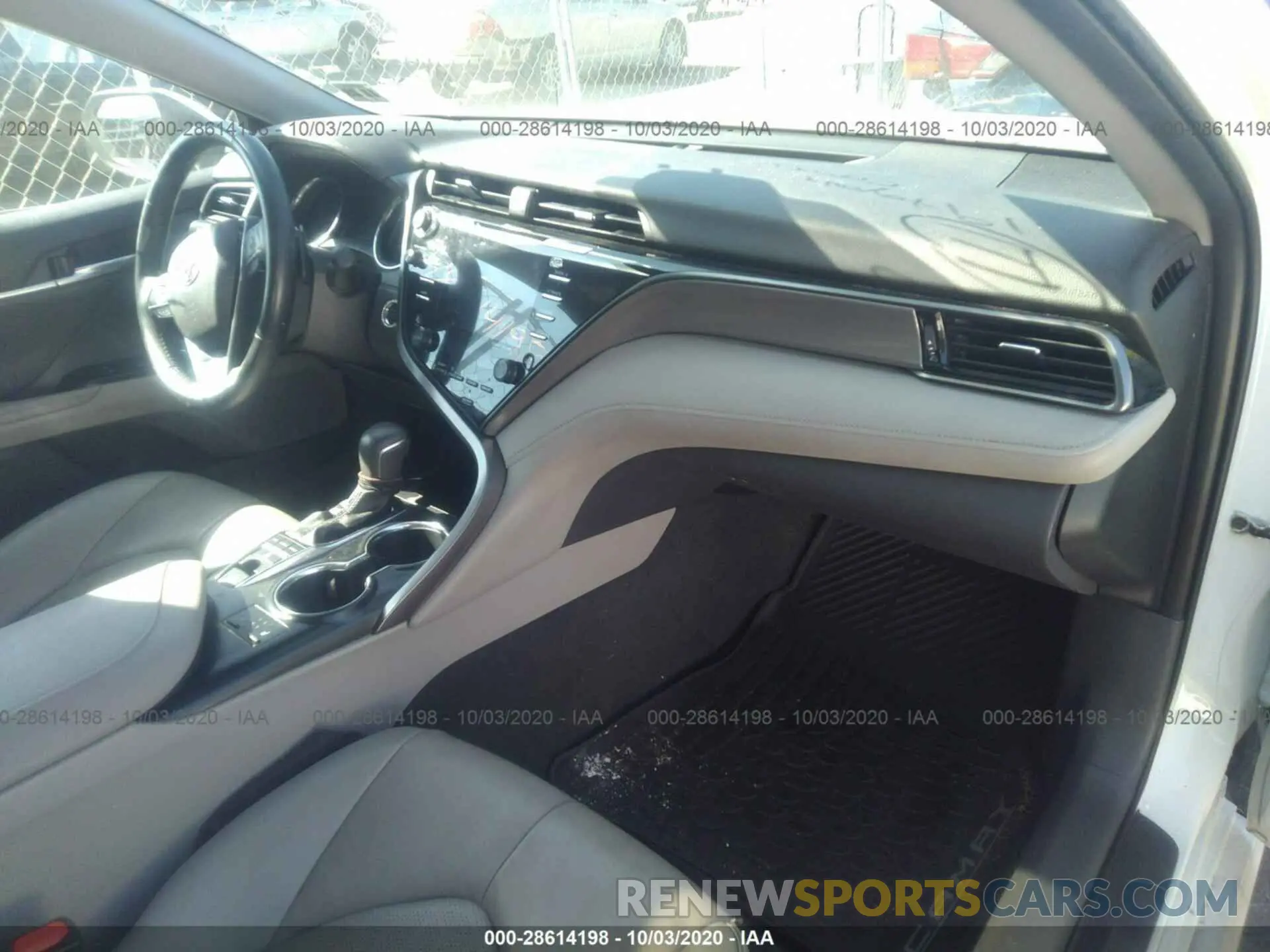5 Photograph of a damaged car 4T1B61HK8KU691594 TOYOTA CAMRY 2019