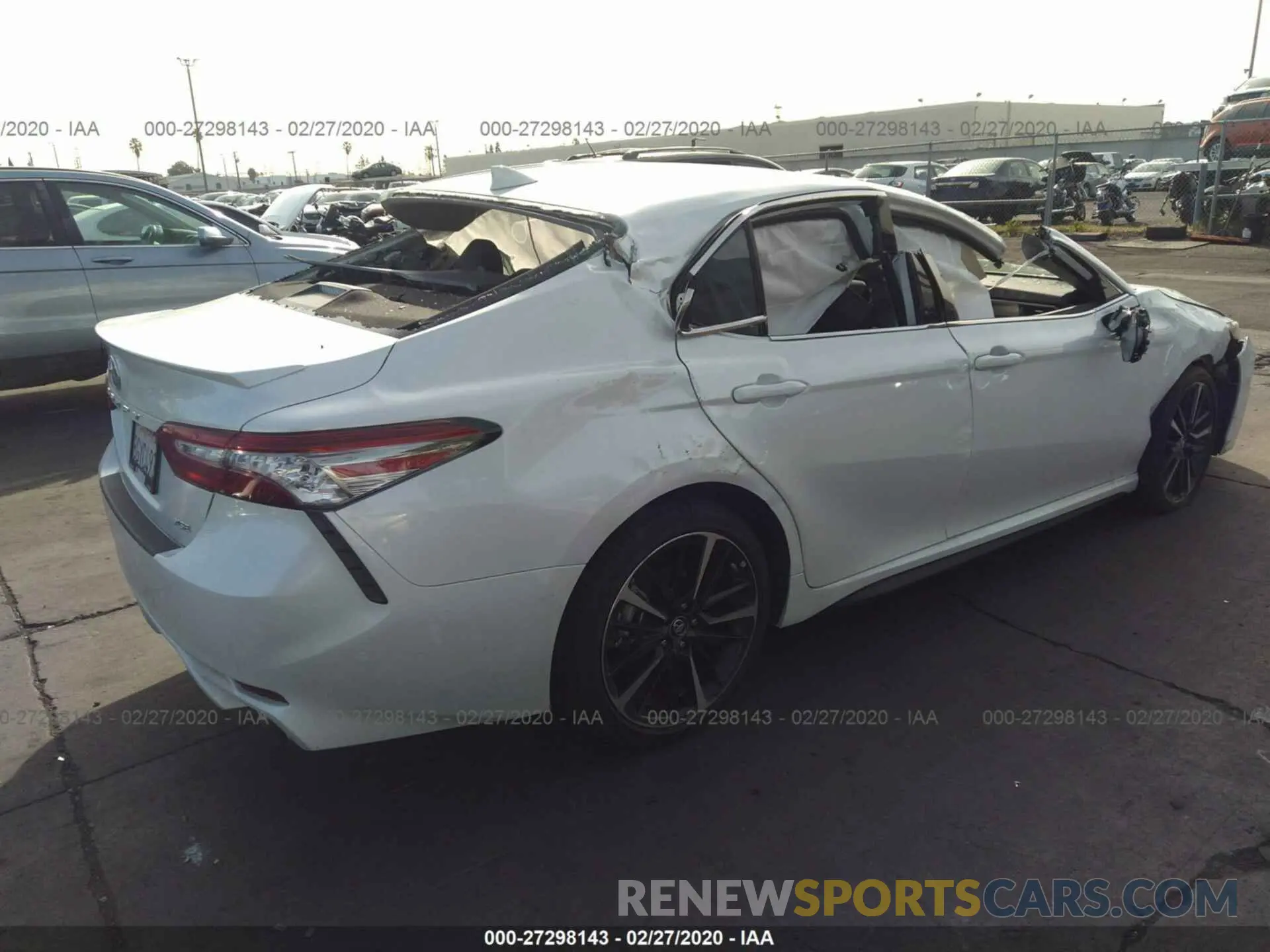 4 Photograph of a damaged car 4T1B61HK8KU724884 TOYOTA CAMRY 2019