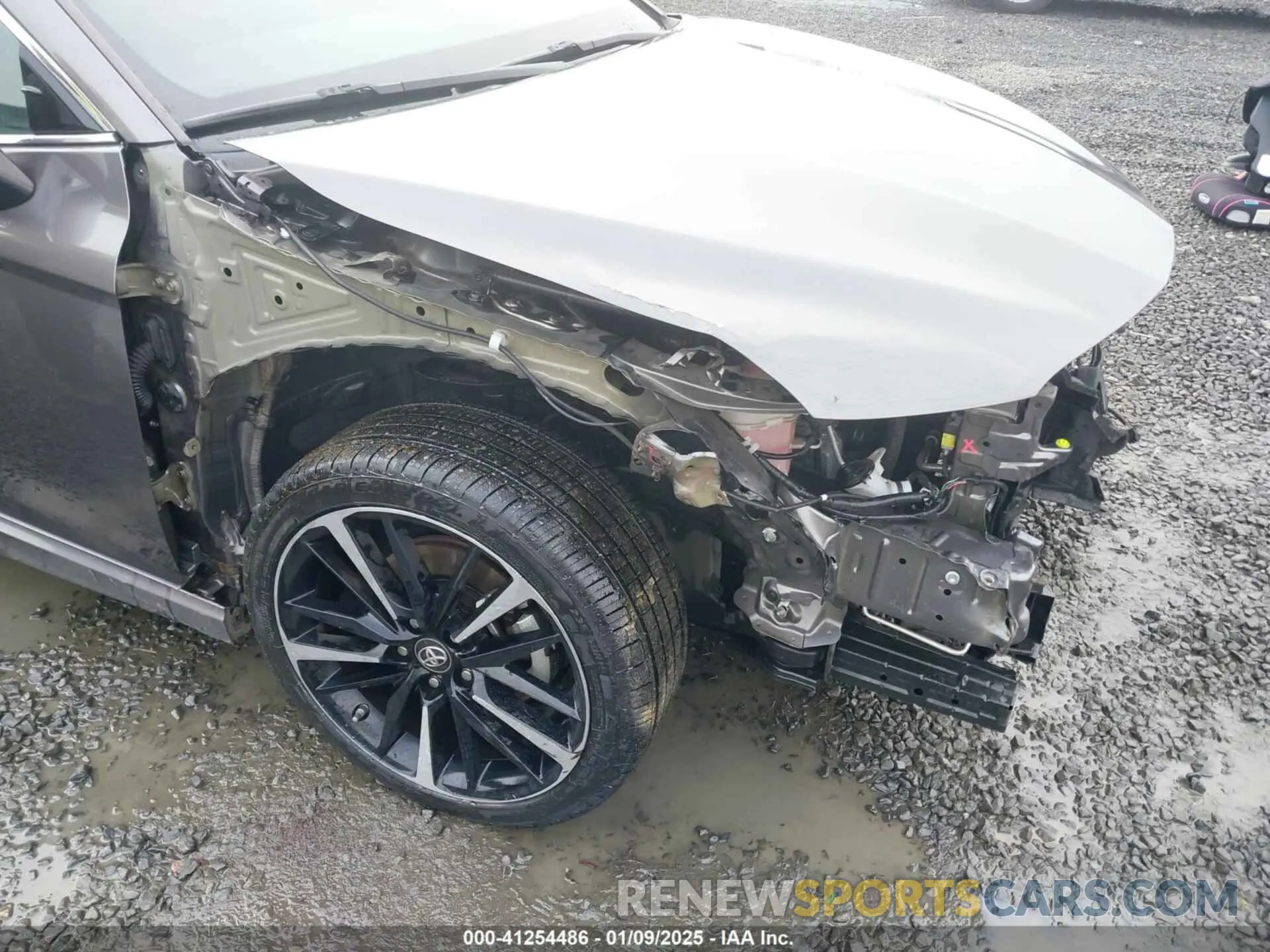 6 Photograph of a damaged car 4T1B61HK8KU748070 TOYOTA CAMRY 2019