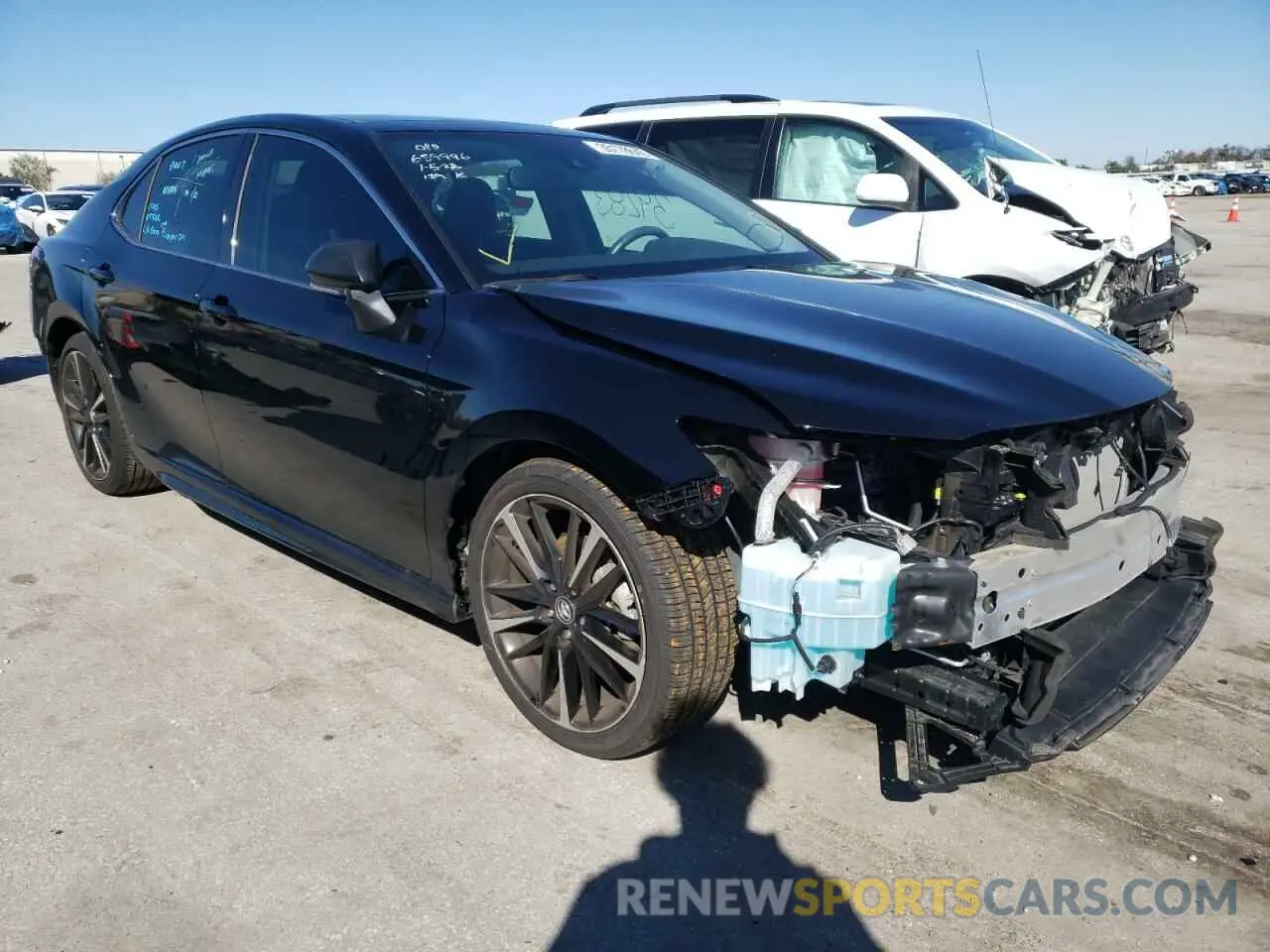 1 Photograph of a damaged car 4T1B61HK8KU808915 TOYOTA CAMRY 2019