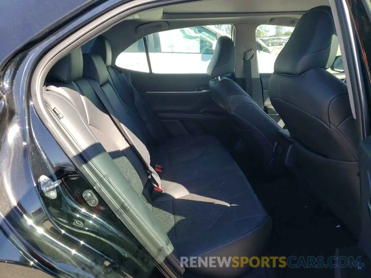 6 Photograph of a damaged car 4T1B61HK8KU808915 TOYOTA CAMRY 2019