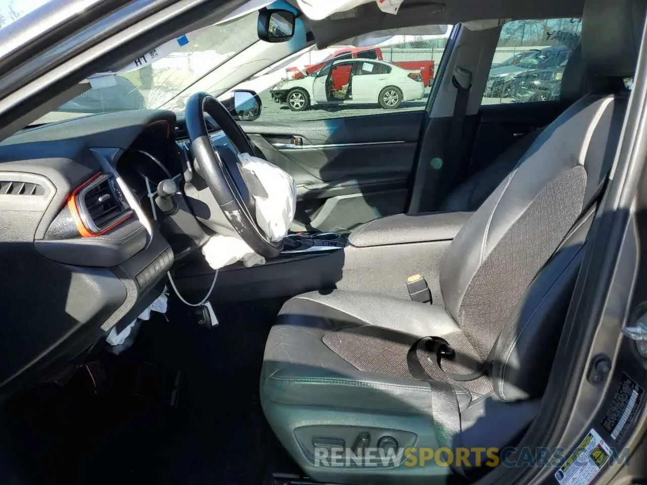 7 Photograph of a damaged car 4T1B61HK8KU831028 TOYOTA CAMRY 2019