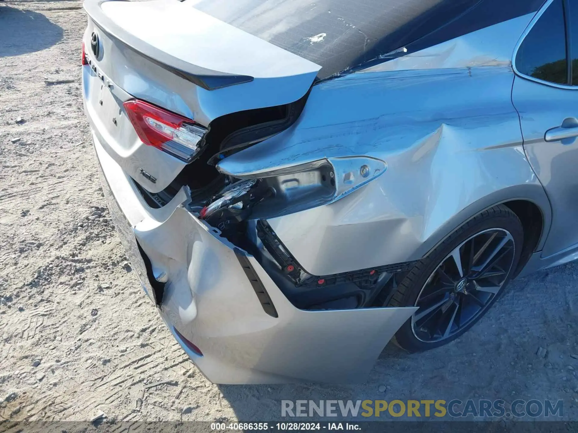 6 Photograph of a damaged car 4T1B61HK8KU837945 TOYOTA CAMRY 2019