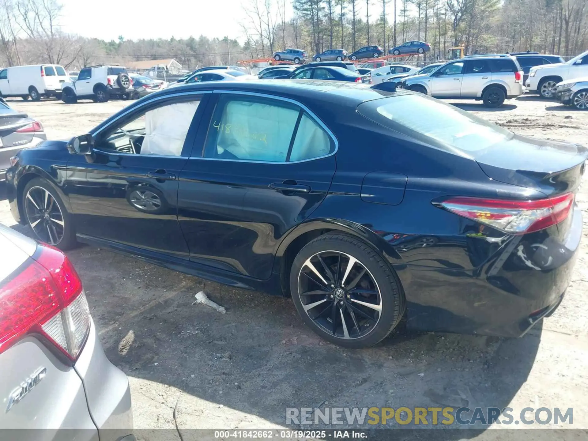 14 Photograph of a damaged car 4T1B61HK9KU180721 TOYOTA CAMRY 2019