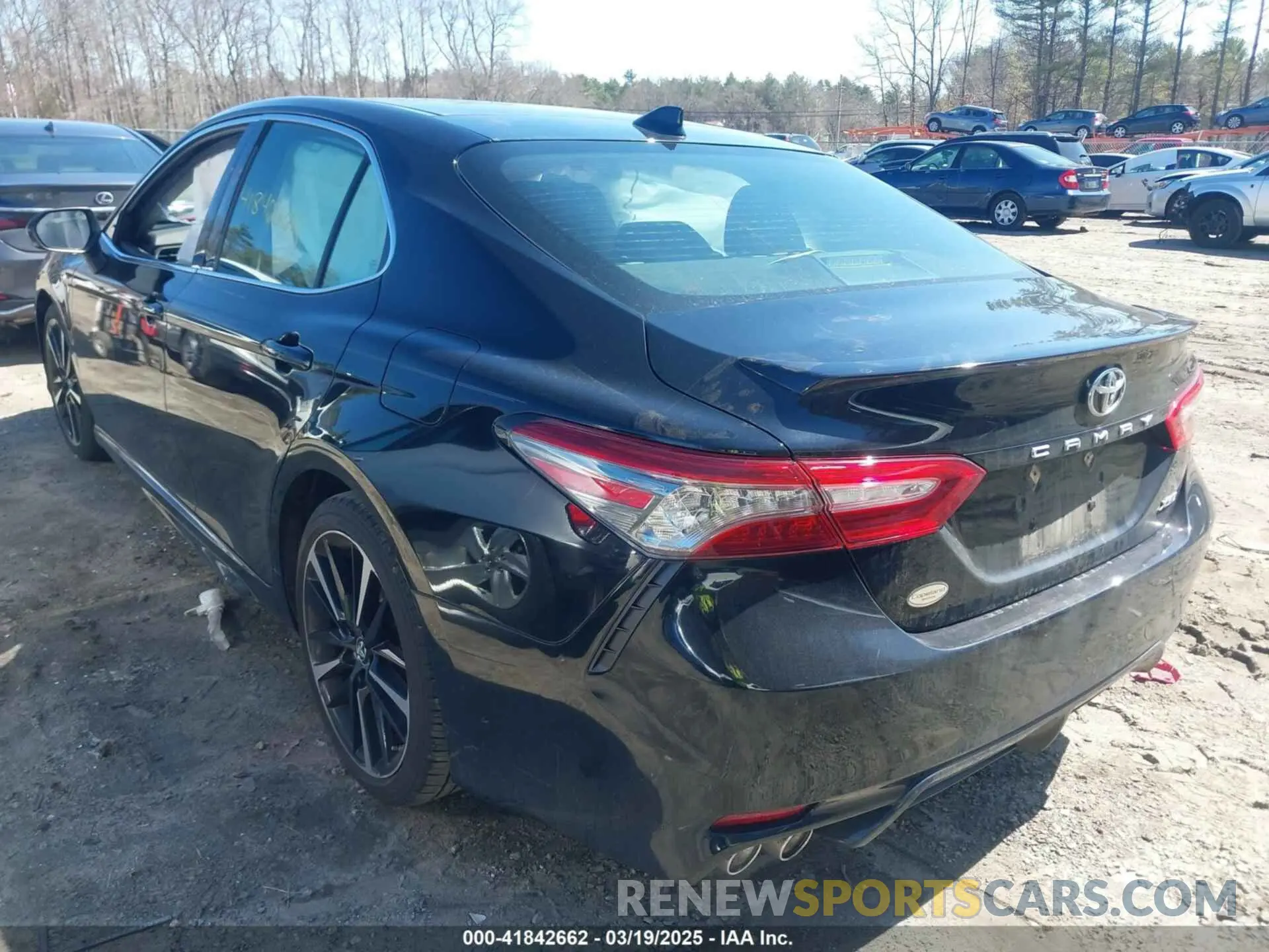 3 Photograph of a damaged car 4T1B61HK9KU180721 TOYOTA CAMRY 2019