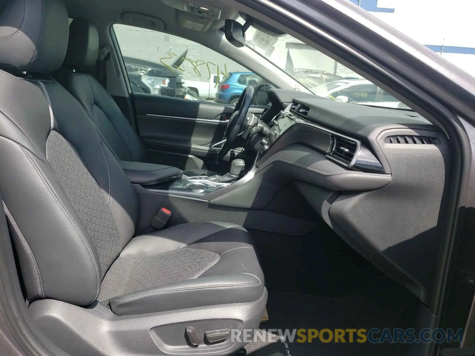 5 Photograph of a damaged car 4T1B61HK9KU188060 TOYOTA CAMRY 2019