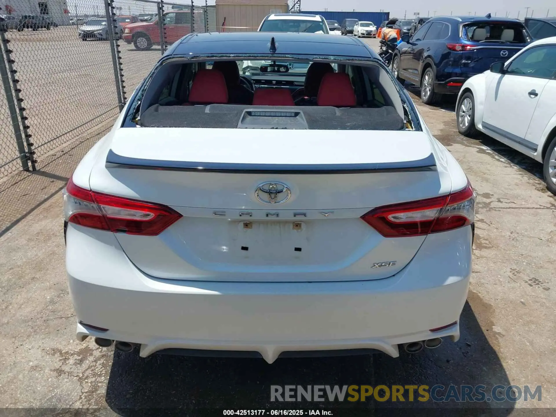 16 Photograph of a damaged car 4T1B61HK9KU262383 TOYOTA CAMRY 2019