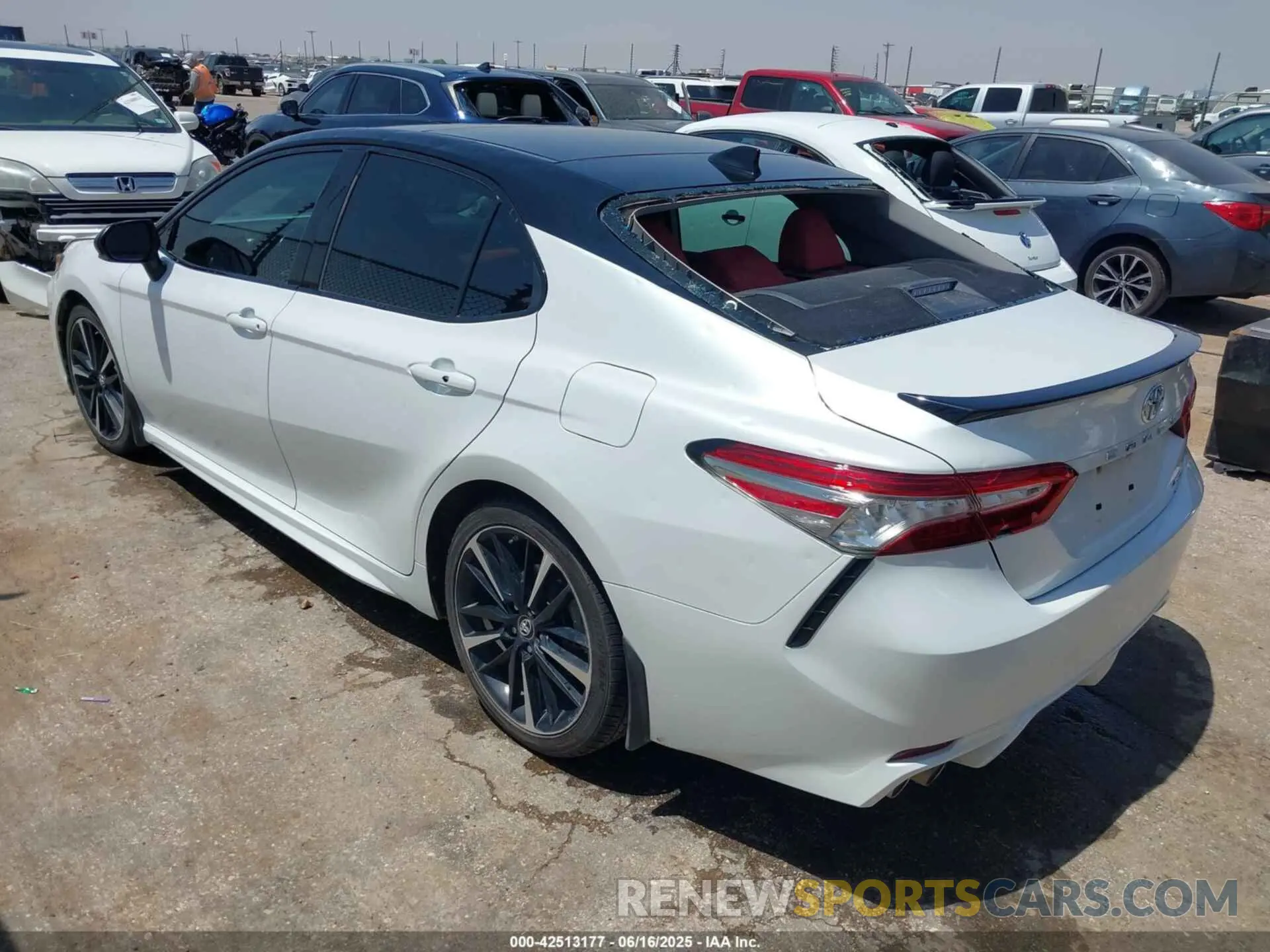3 Photograph of a damaged car 4T1B61HK9KU262383 TOYOTA CAMRY 2019