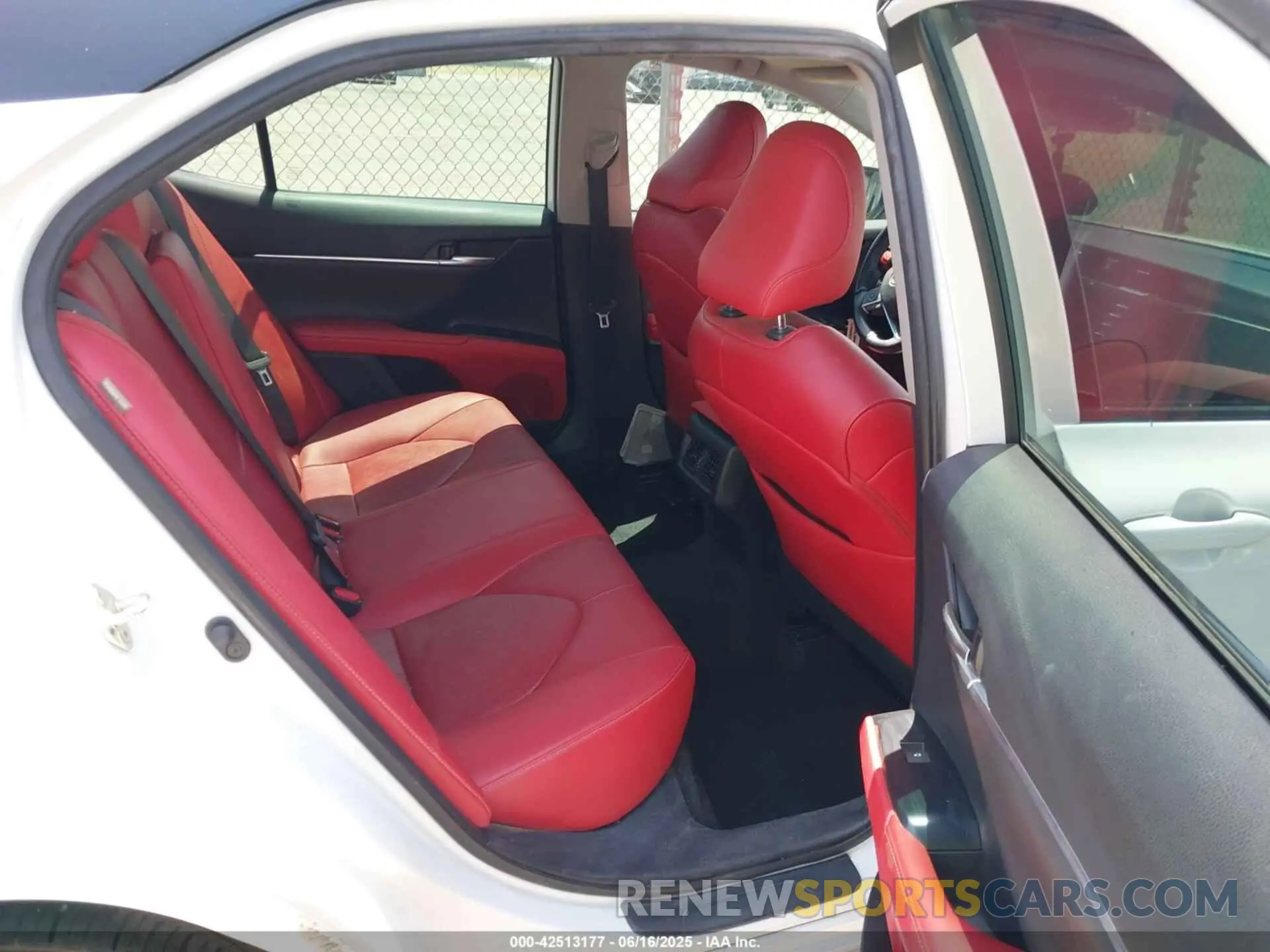 8 Photograph of a damaged car 4T1B61HK9KU262383 TOYOTA CAMRY 2019