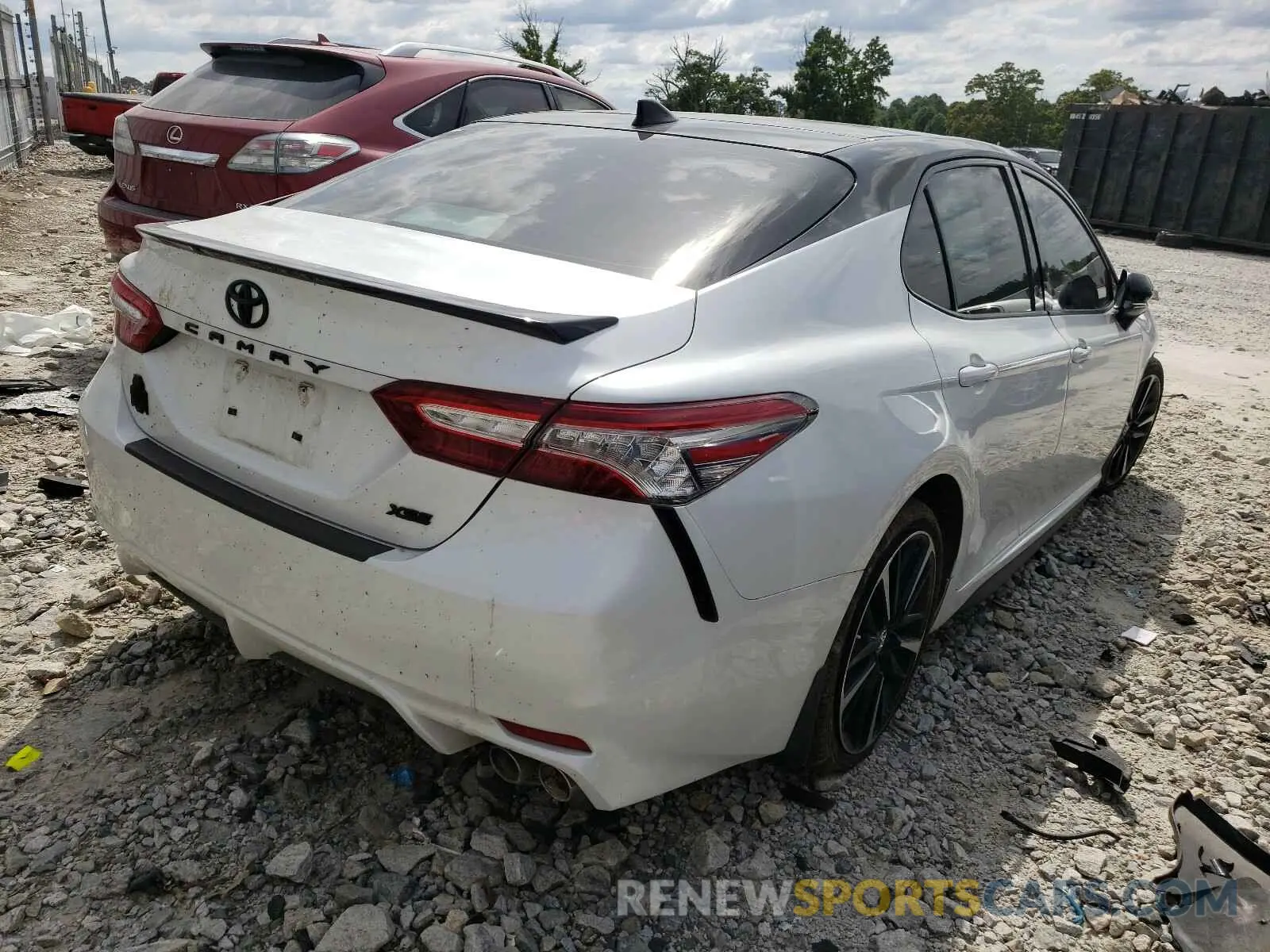 4 Photograph of a damaged car 4T1B61HK9KU272301 TOYOTA CAMRY 2019