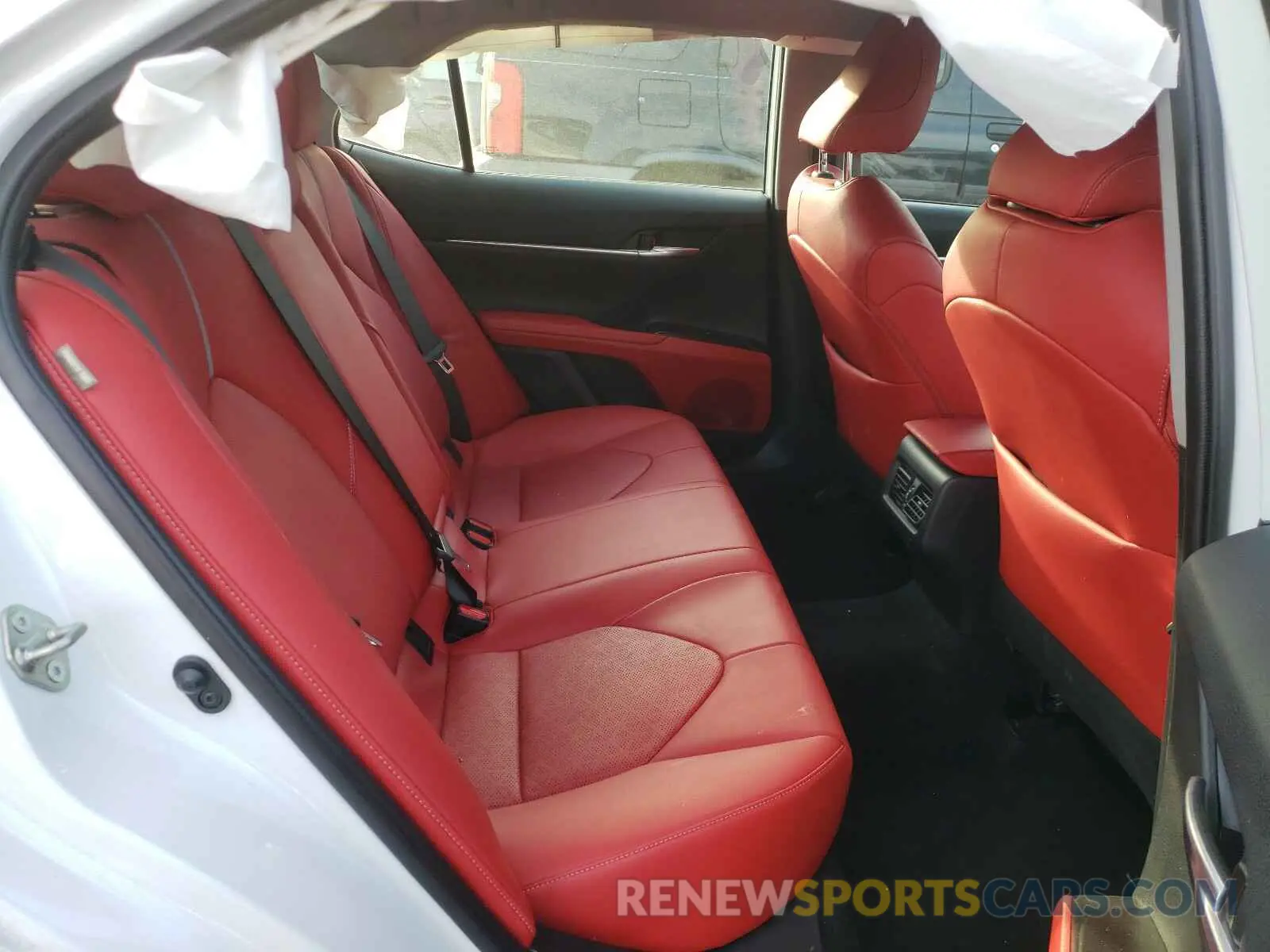 6 Photograph of a damaged car 4T1B61HK9KU293990 TOYOTA CAMRY 2019