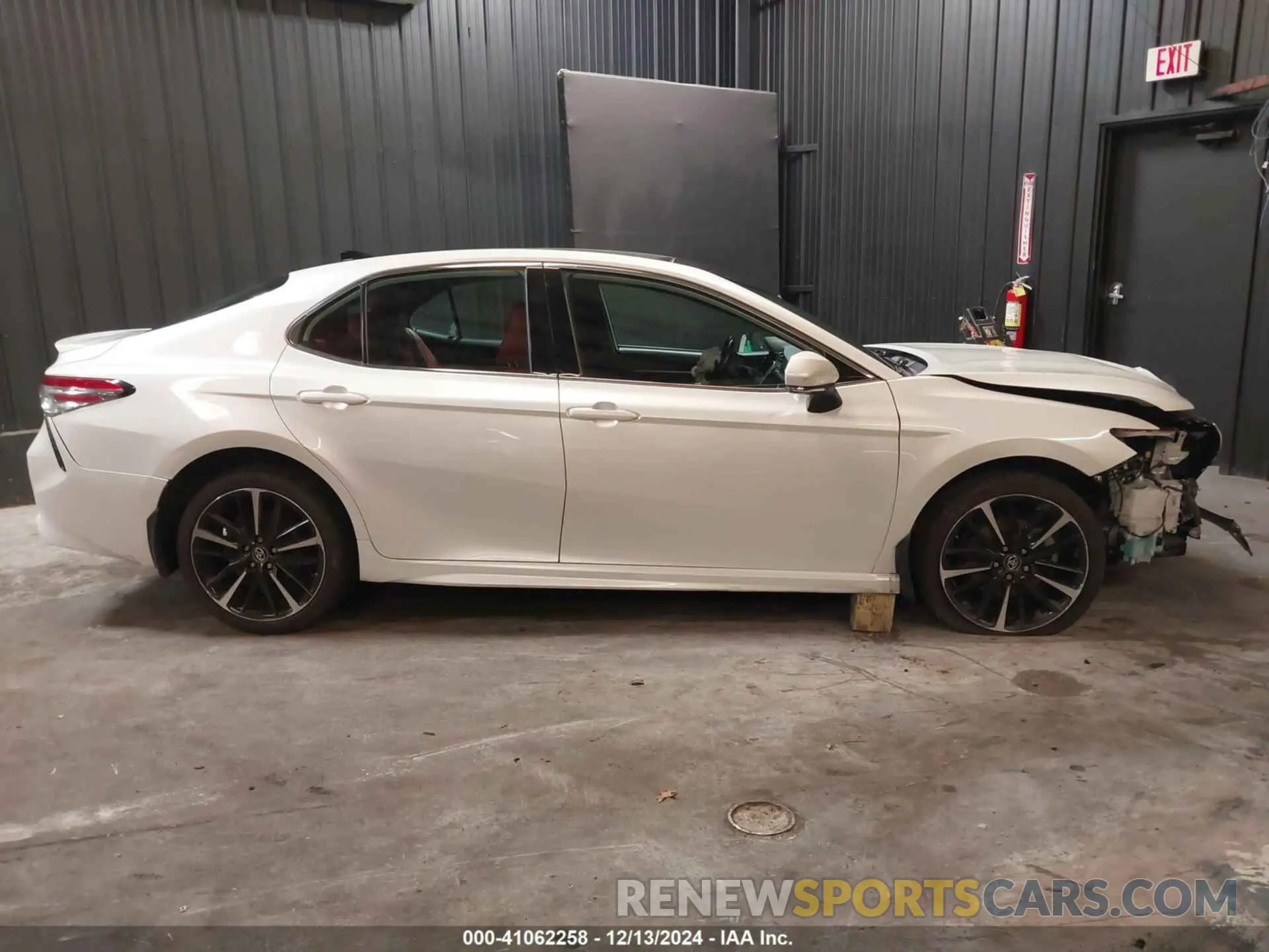 13 Photograph of a damaged car 4T1B61HK9KU708080 TOYOTA CAMRY 2019