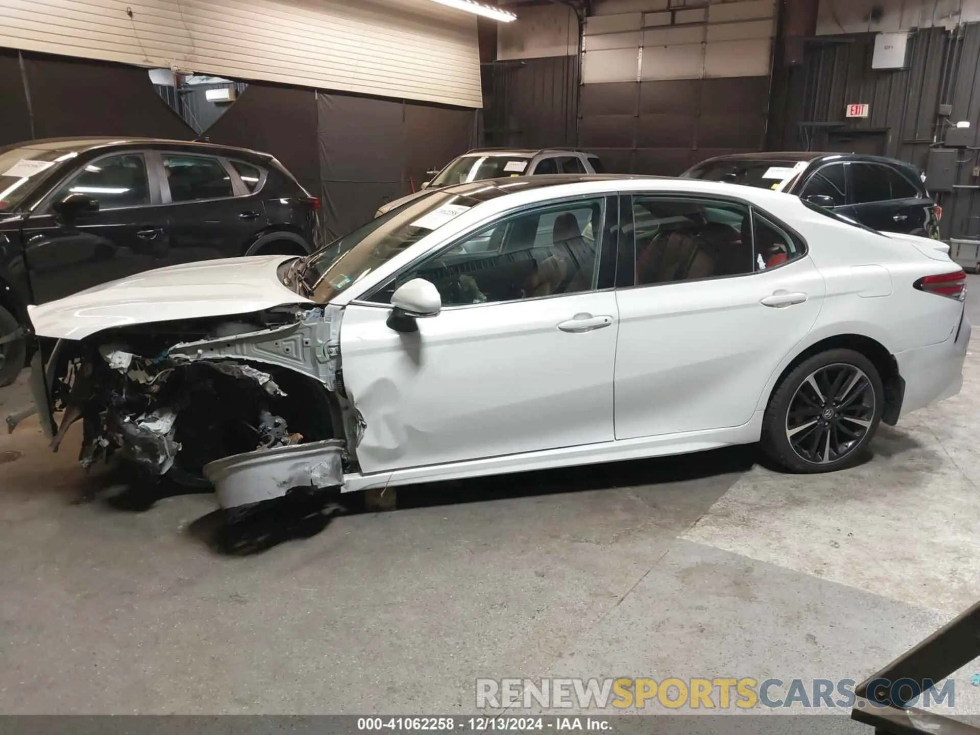 14 Photograph of a damaged car 4T1B61HK9KU708080 TOYOTA CAMRY 2019