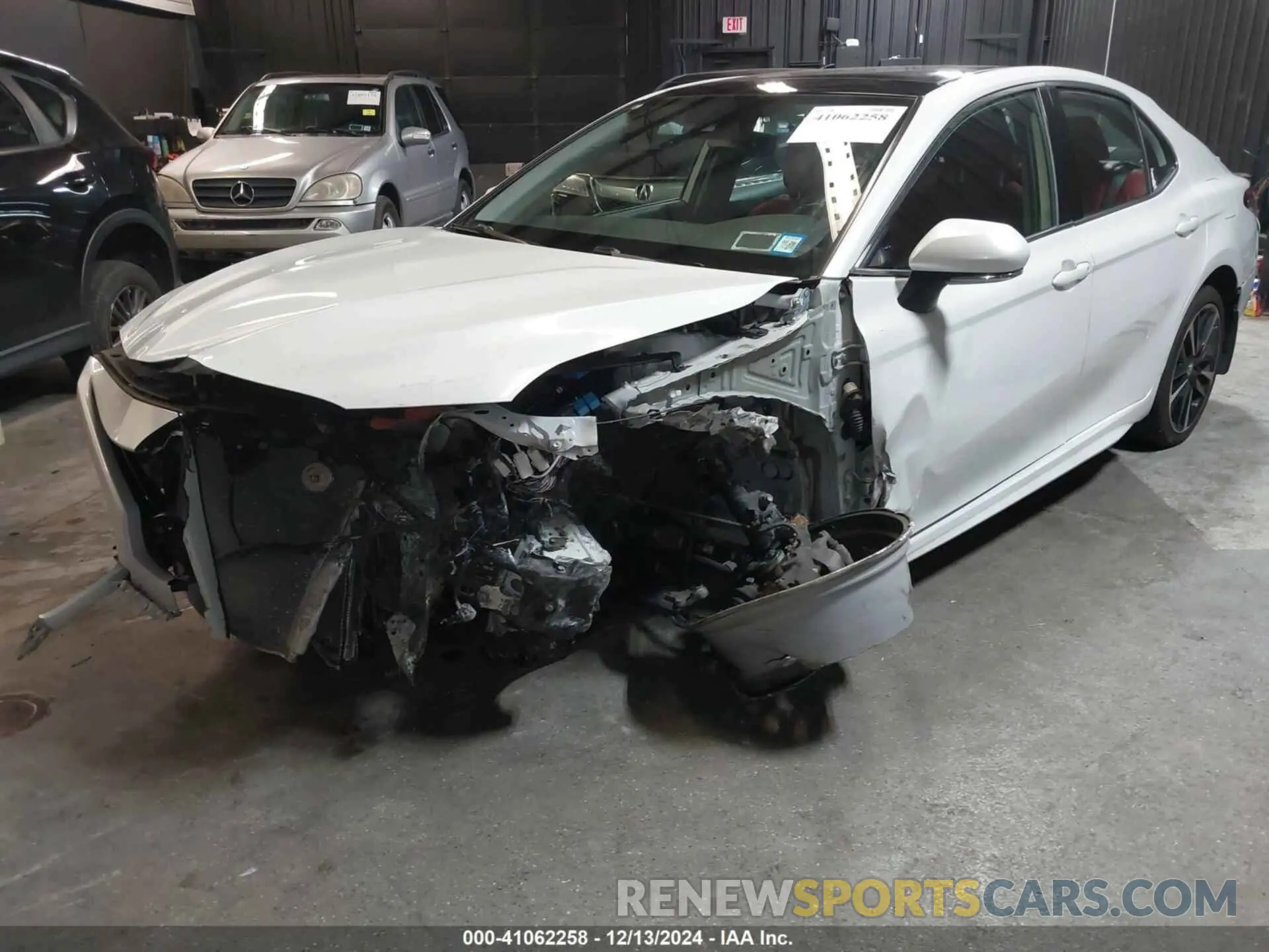2 Photograph of a damaged car 4T1B61HK9KU708080 TOYOTA CAMRY 2019